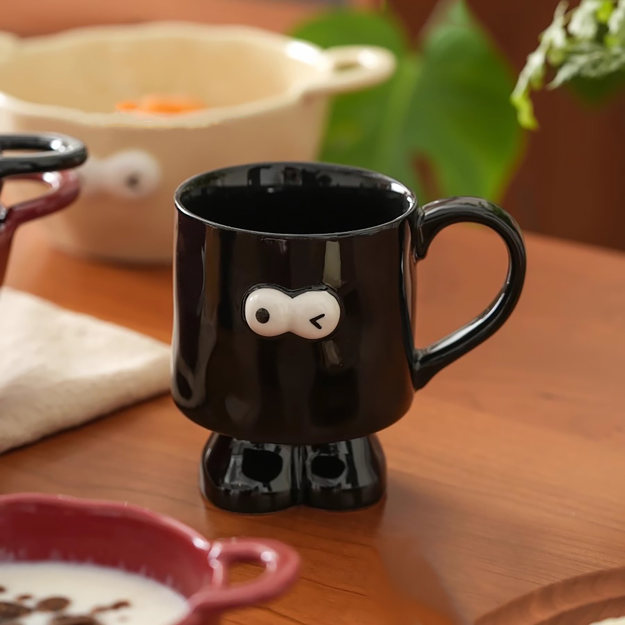 Mug en céramique sur pied motif emoji yeux ronds