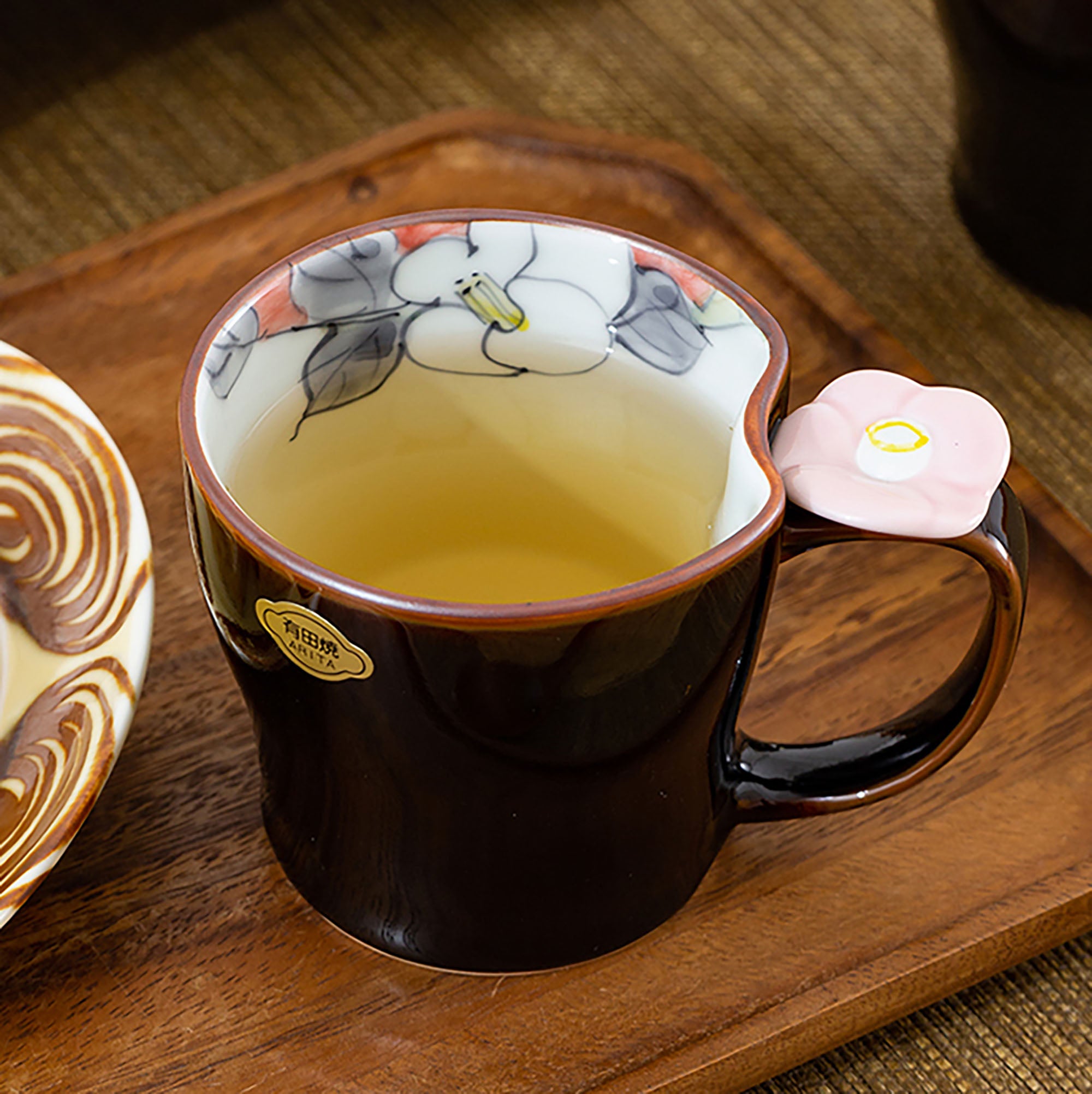 Arita-yaki mug with flower design