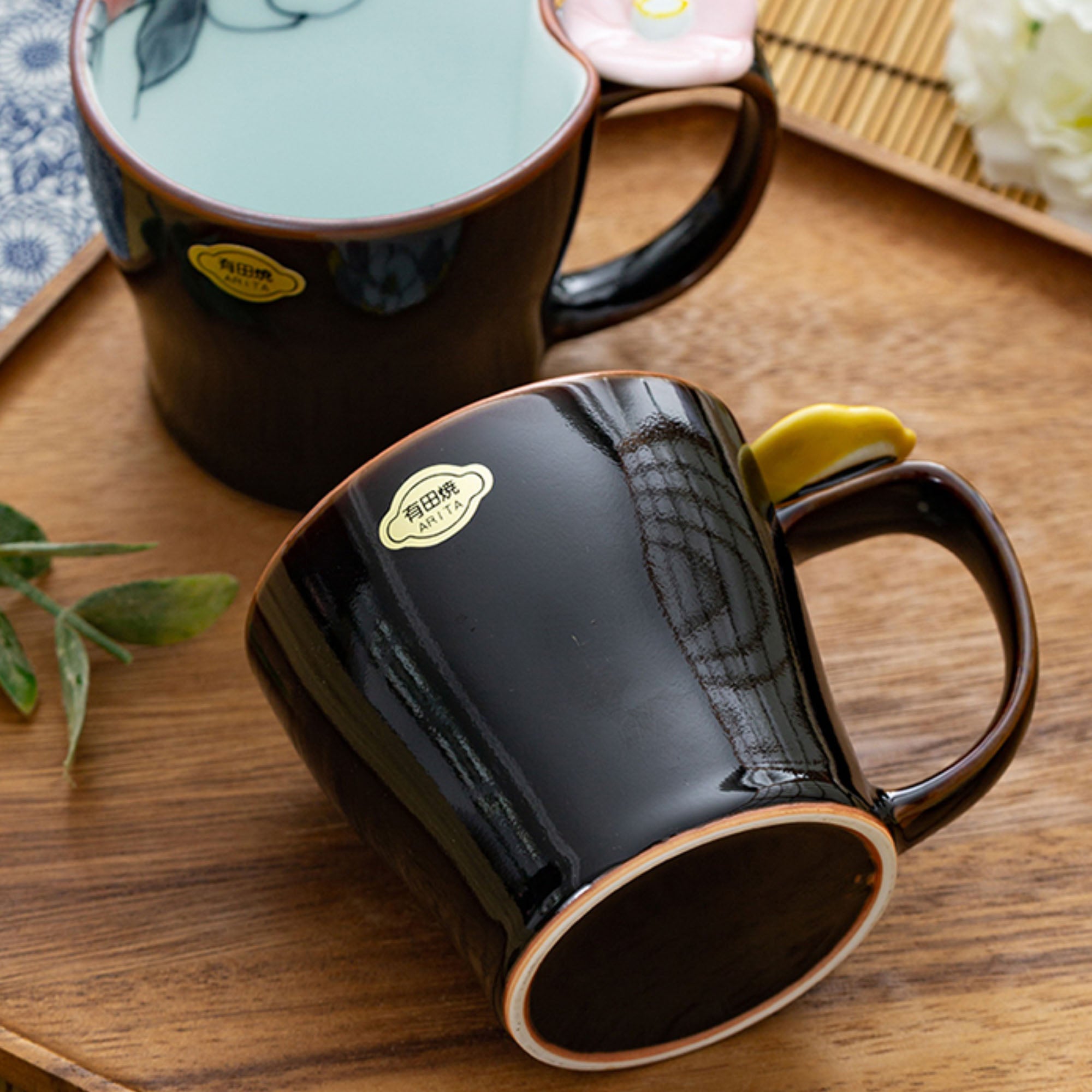 Arita-yaki mug with flower design