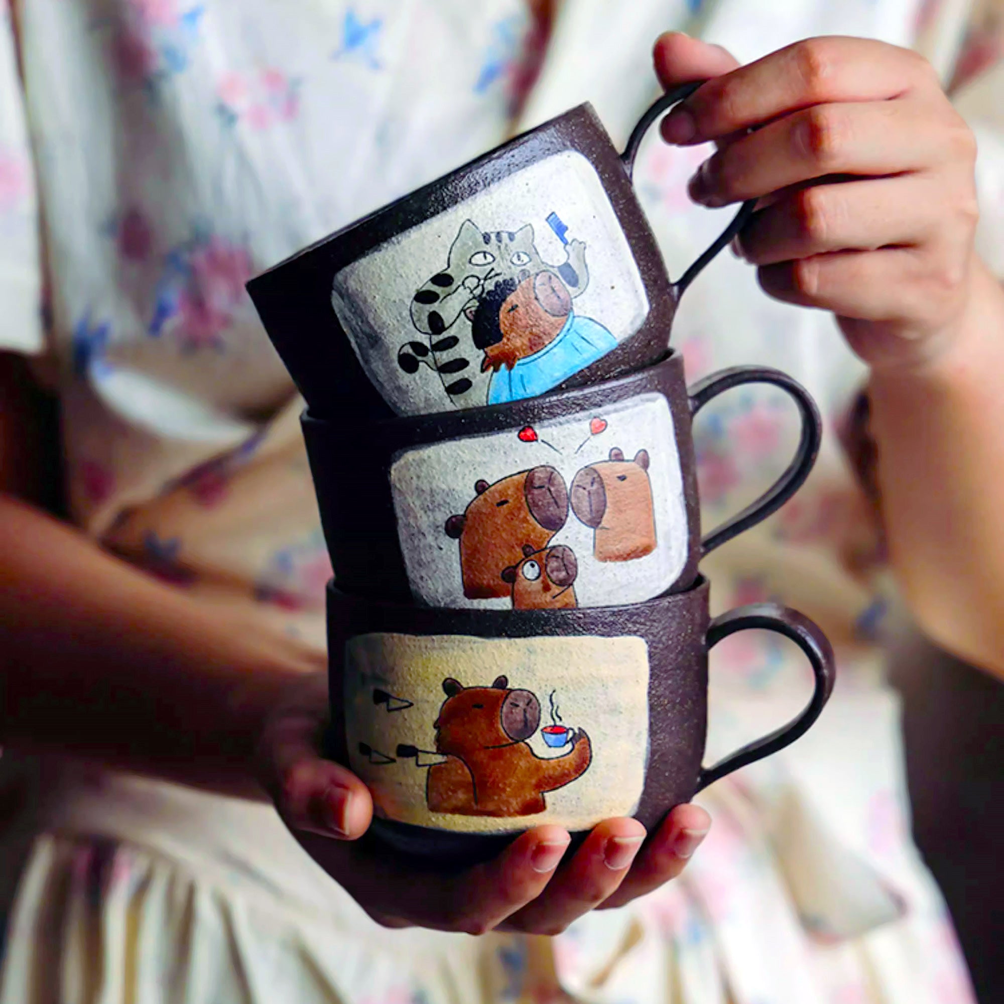 Mug en argile violette fait main avec motif de Série “Bons Potos”