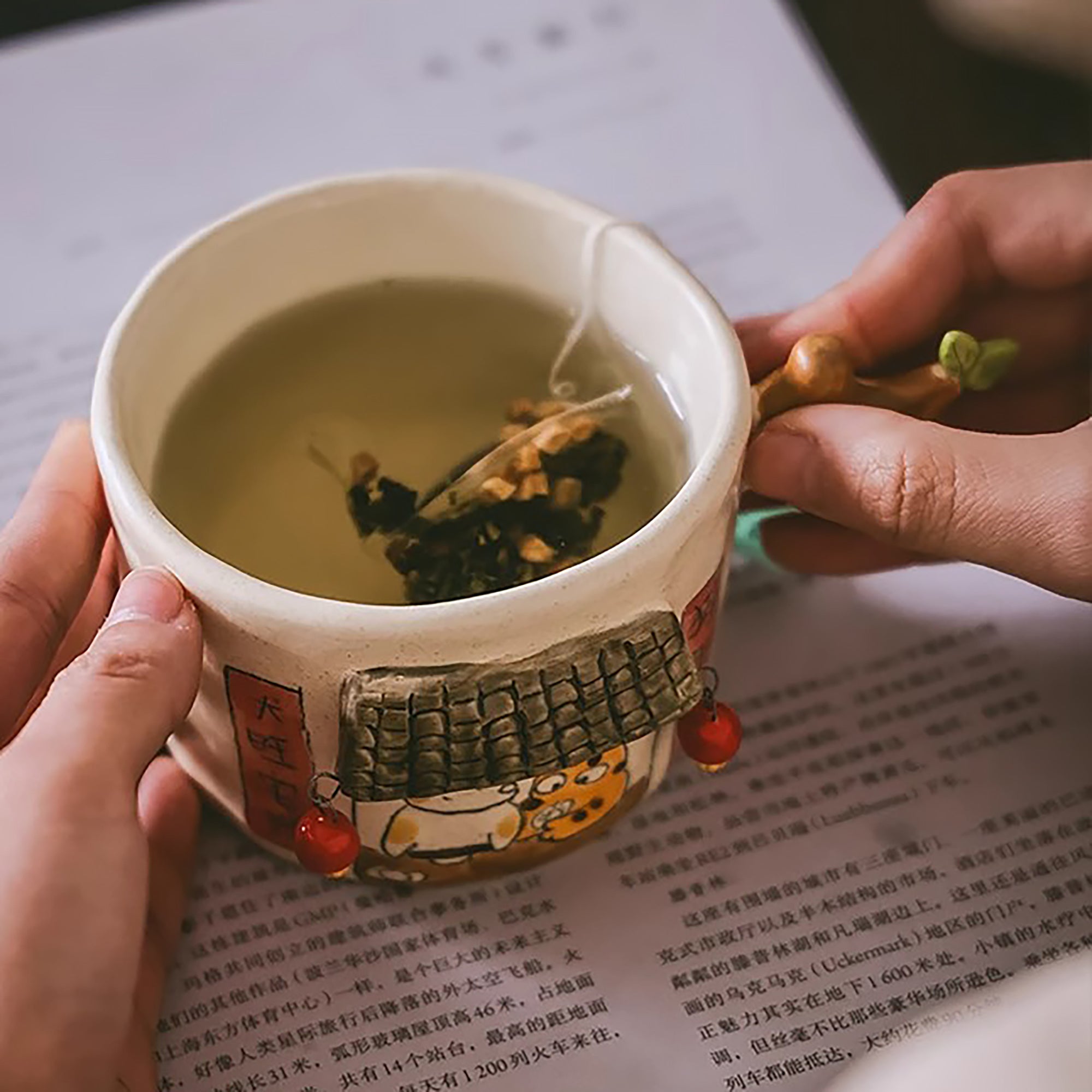 Tasse à café artisanale en céramique avec Anse en forme de branche