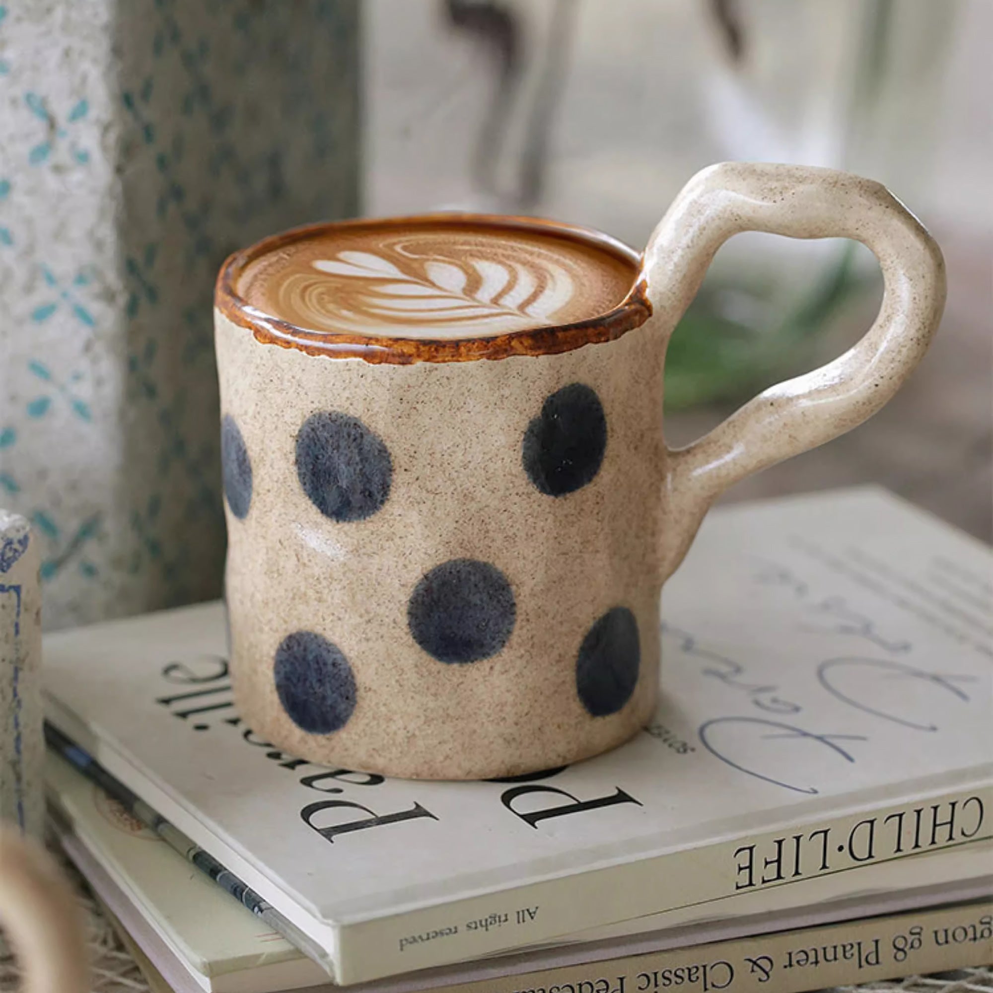 Mug en céramique fait main style vintage à pois