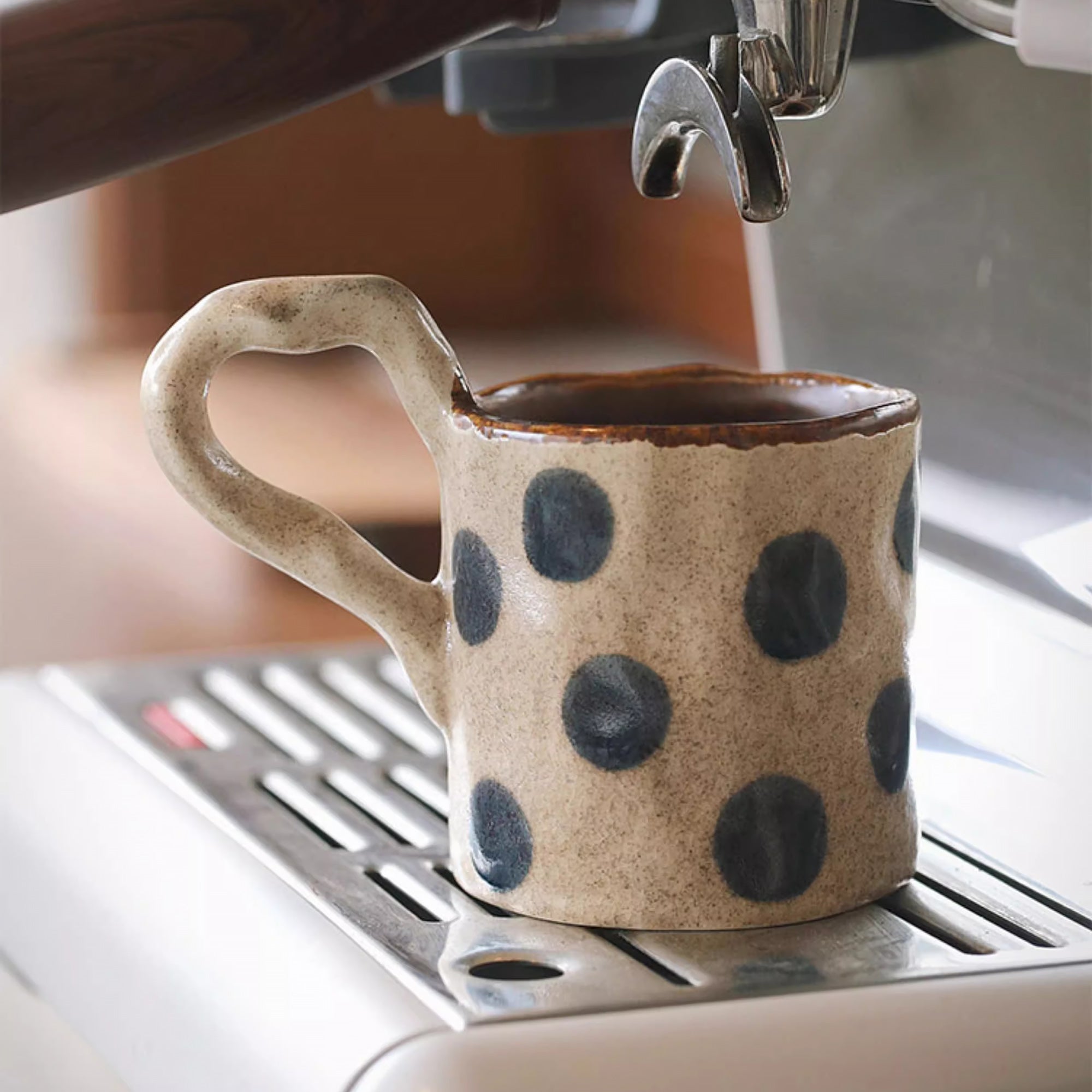 Mug en céramique fait main style vintage à pois