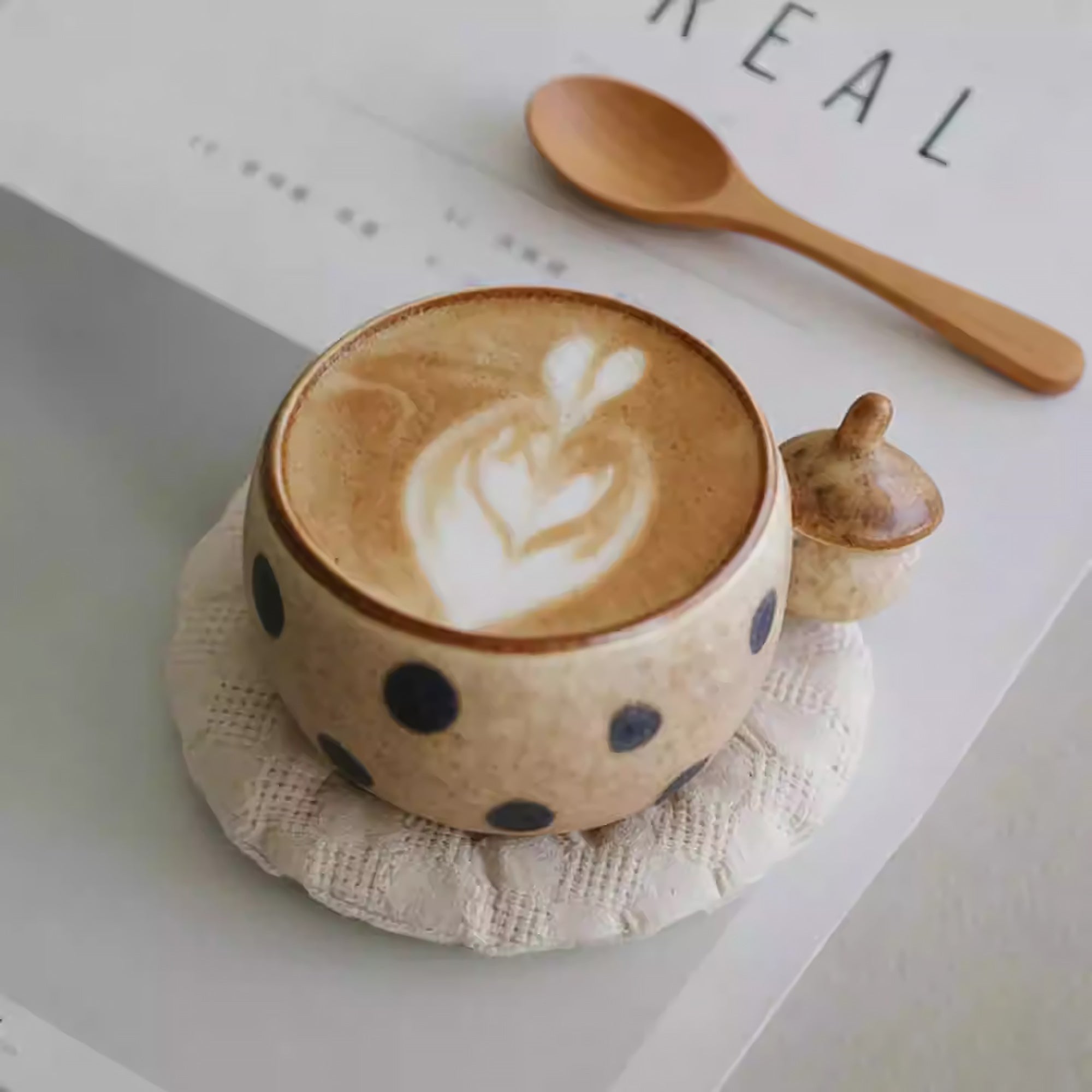 Tasse à café artisanale avec Anse en forme de gland