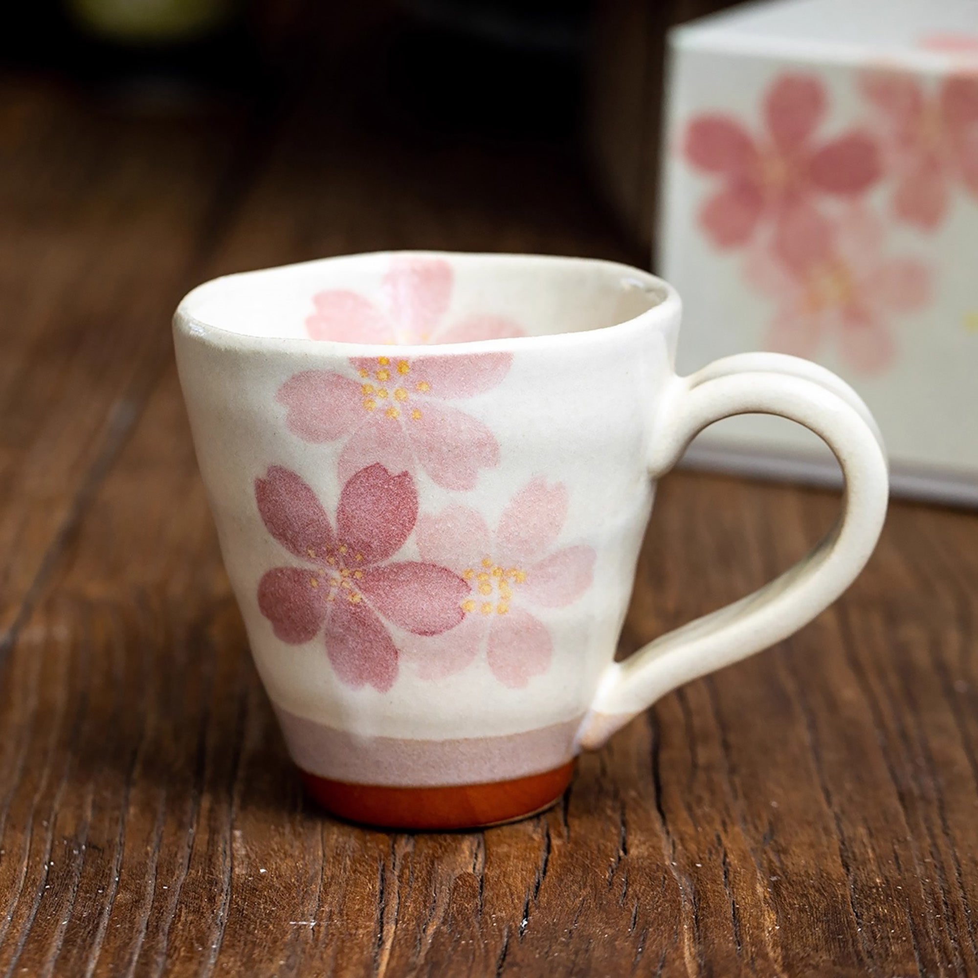 Mug en céramique Minoyaki avec fleurs de cerisier