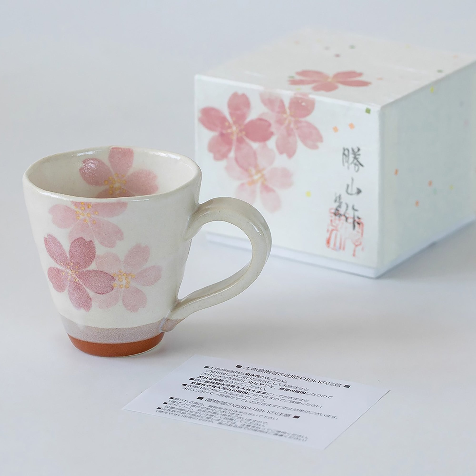 Mug en céramique Minoyaki avec fleurs de cerisier