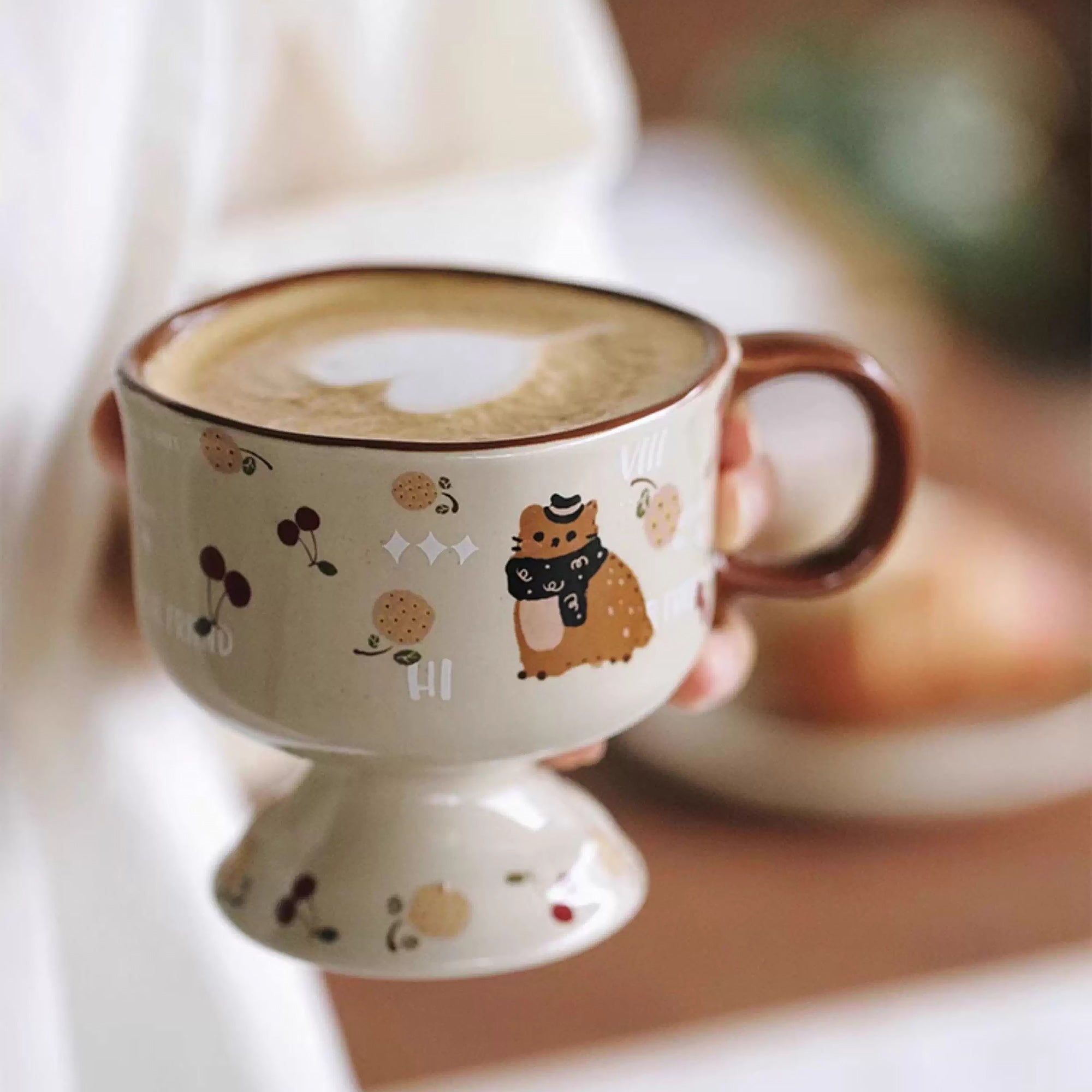 Tasse haute en céramique illustrée