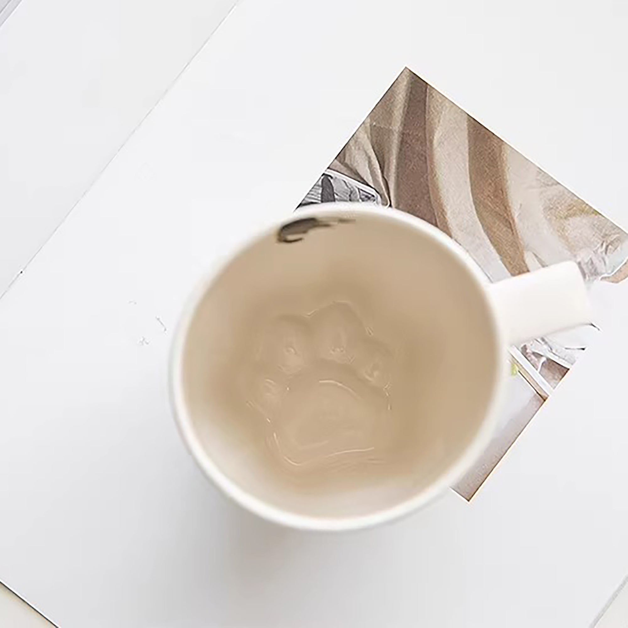 Mug Arita chat peint main fond patte