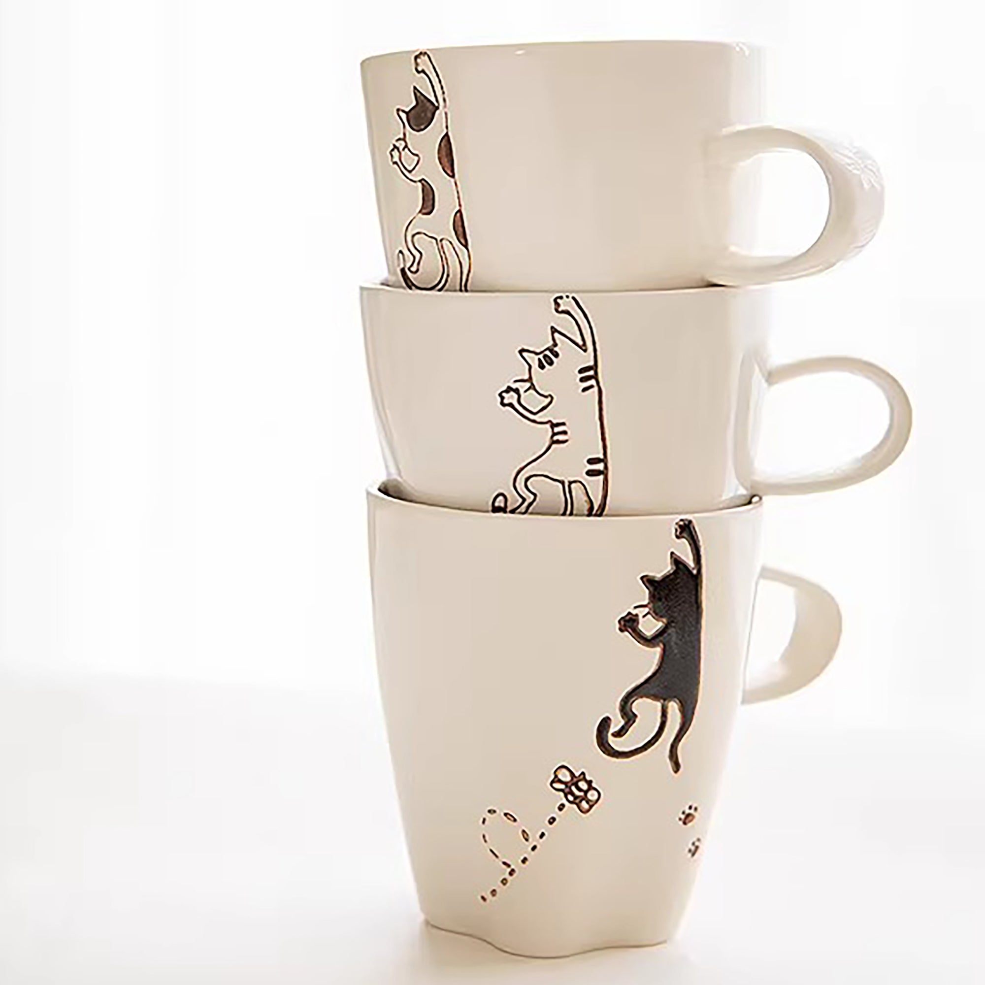 Mug Arita chat peint main fond patte