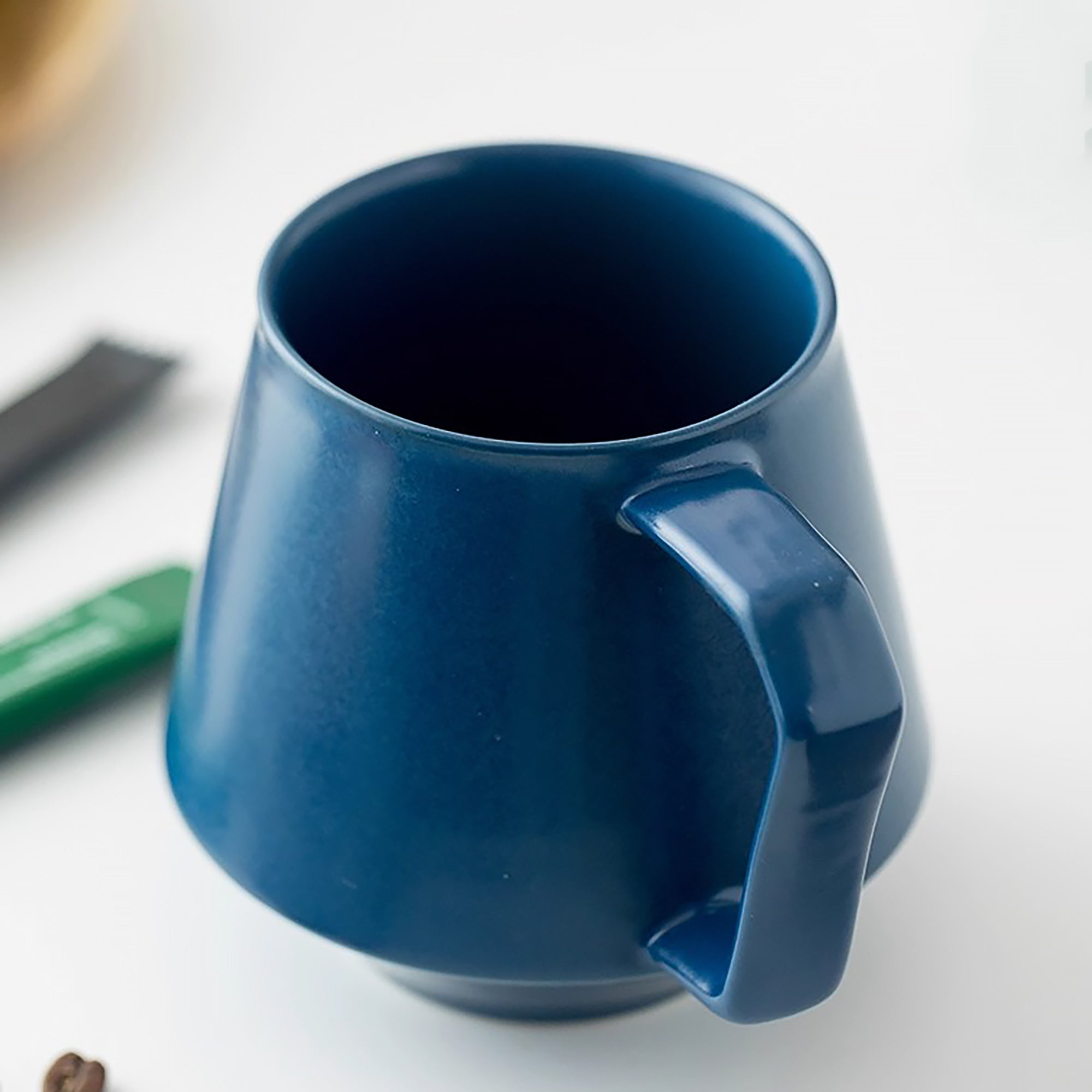 Mug en céramique Arita mate bleu profond