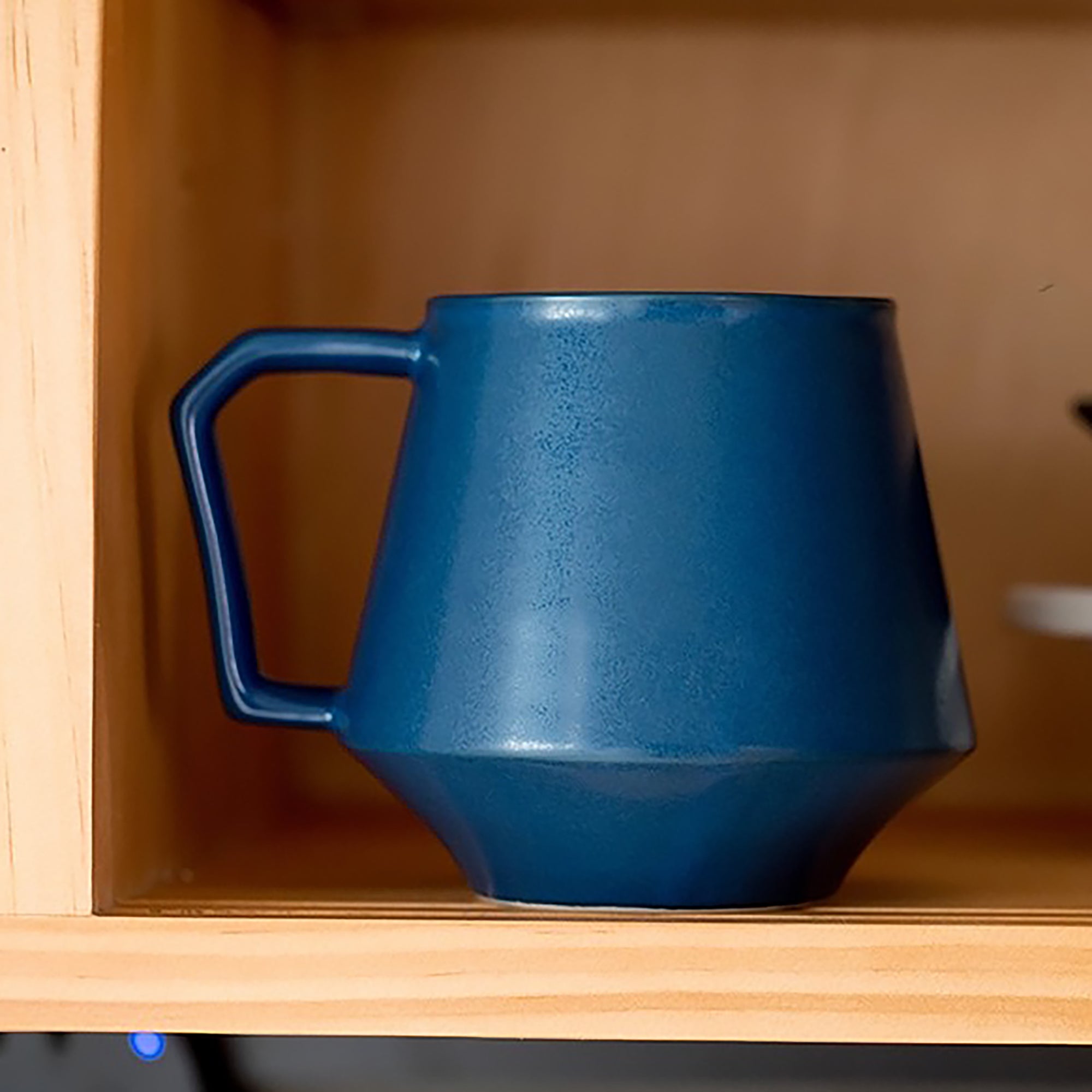 Mug en céramique Arita mate bleu profond