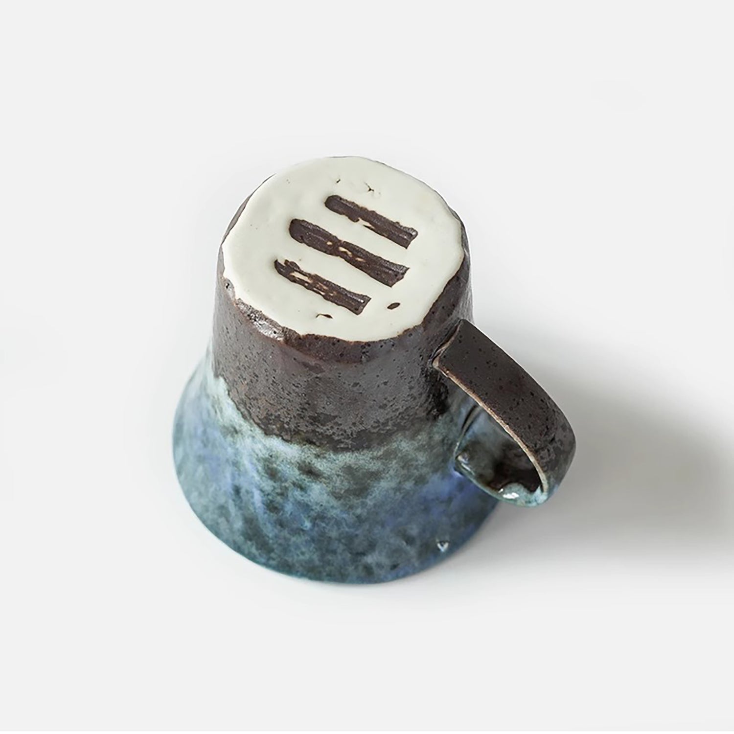 Tasse à café avec soucoupe en céramique Minoyaki en style Artisanat wabi-sabi