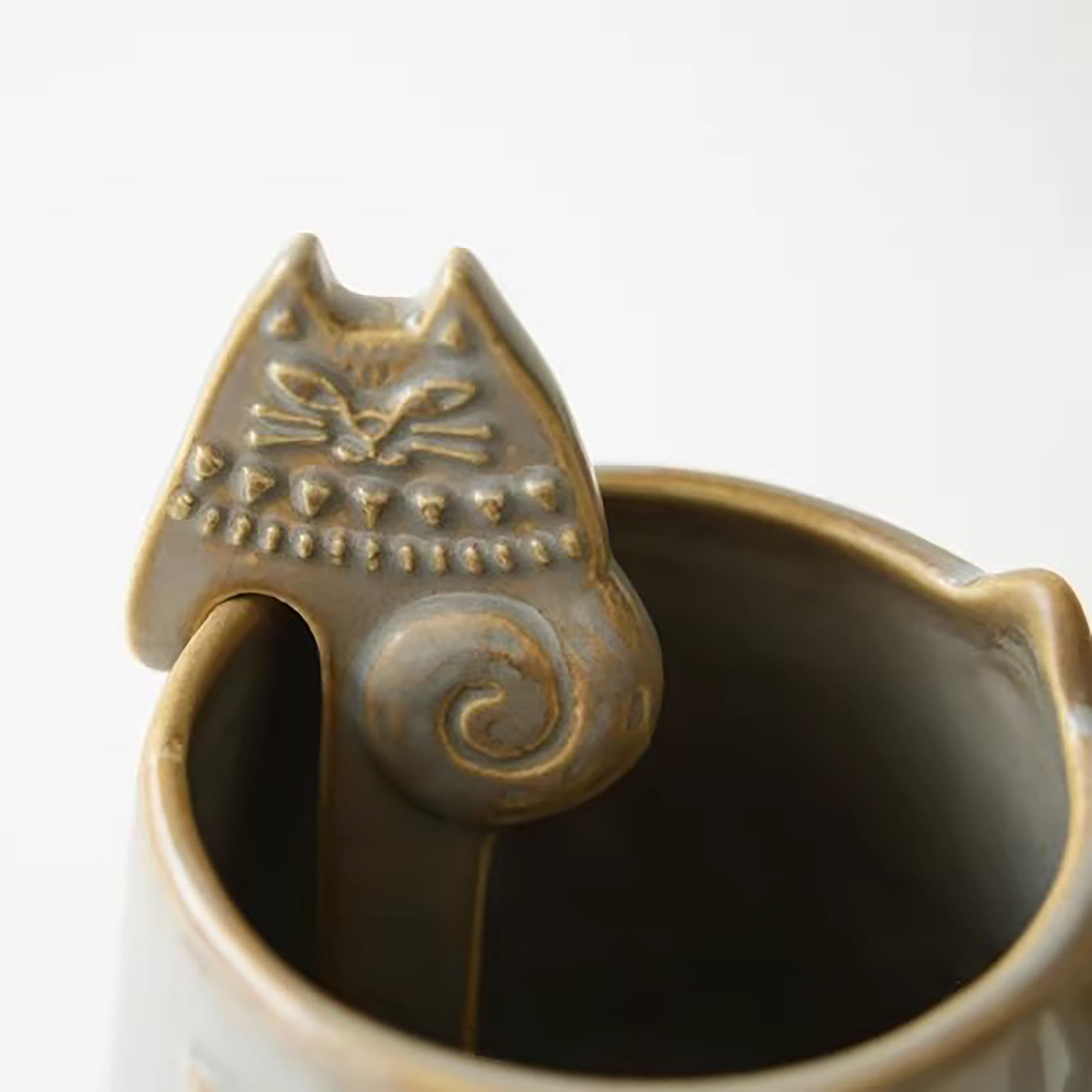 Mug en céramique DECOLE motif chat en relief