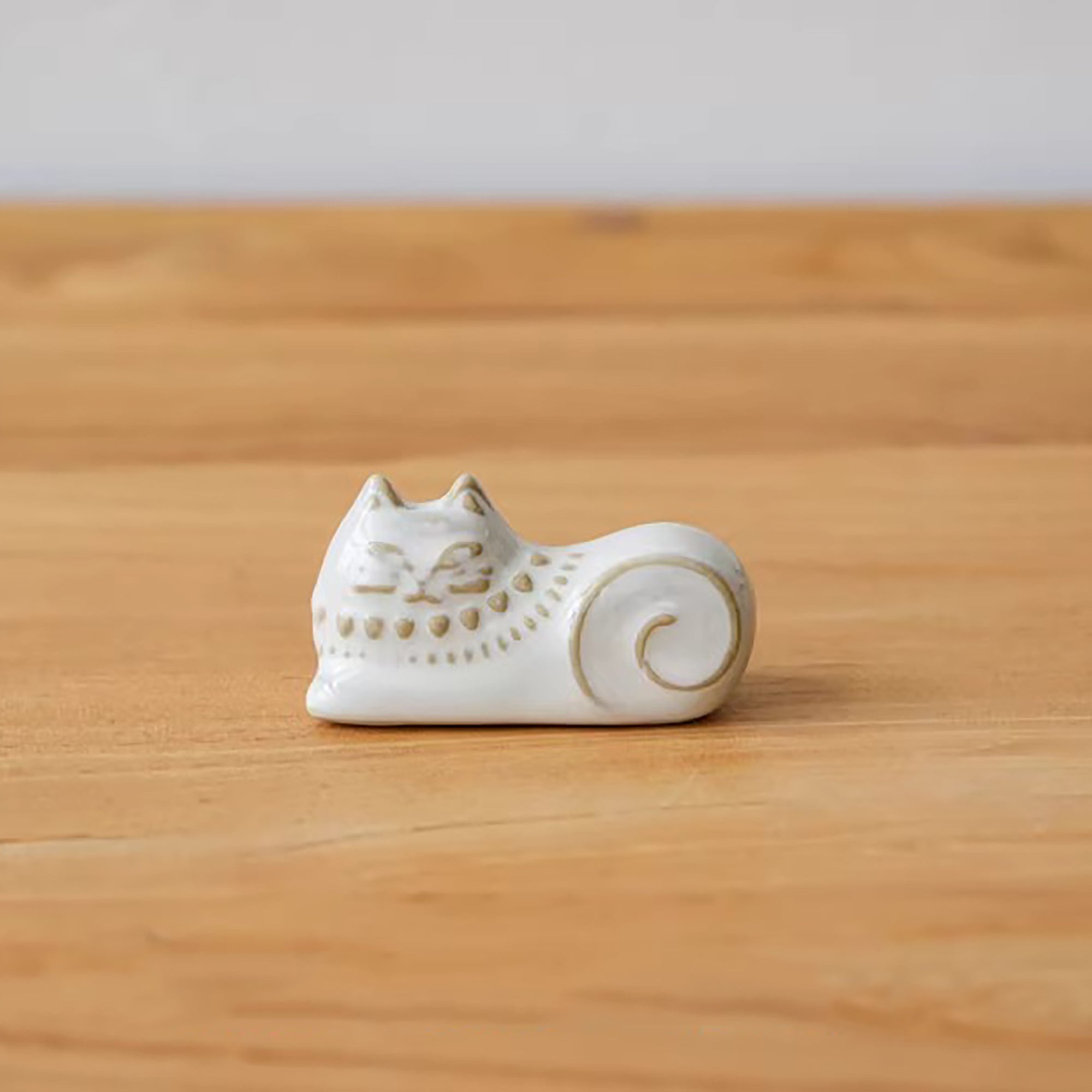 Mug en céramique DECOLE motif chat en relief