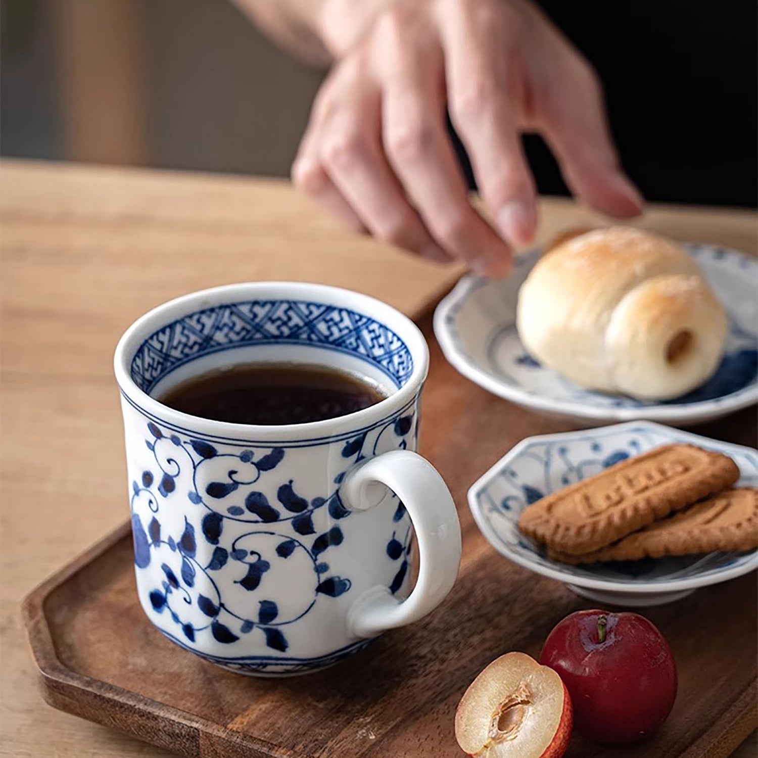 Tasse en céramique Arita bleu et blanc