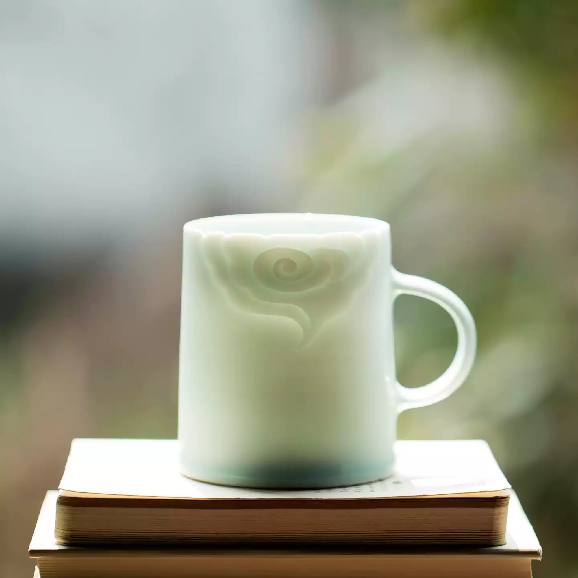 Mug en porcelaine style translucide avec motif nuage poétique