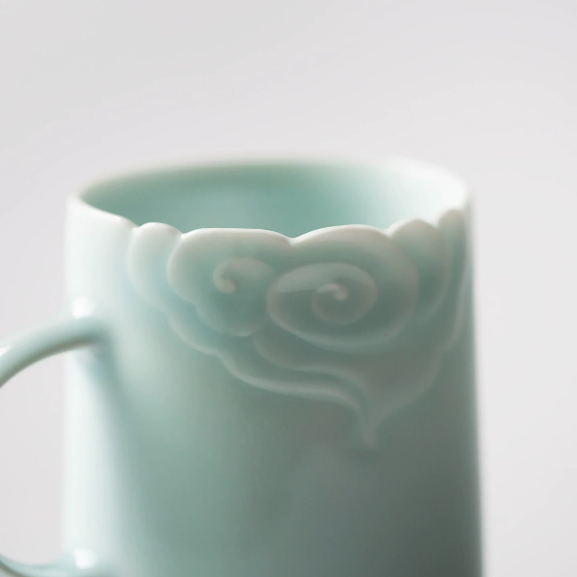 Mug en porcelaine style translucide avec motif nuage poétique