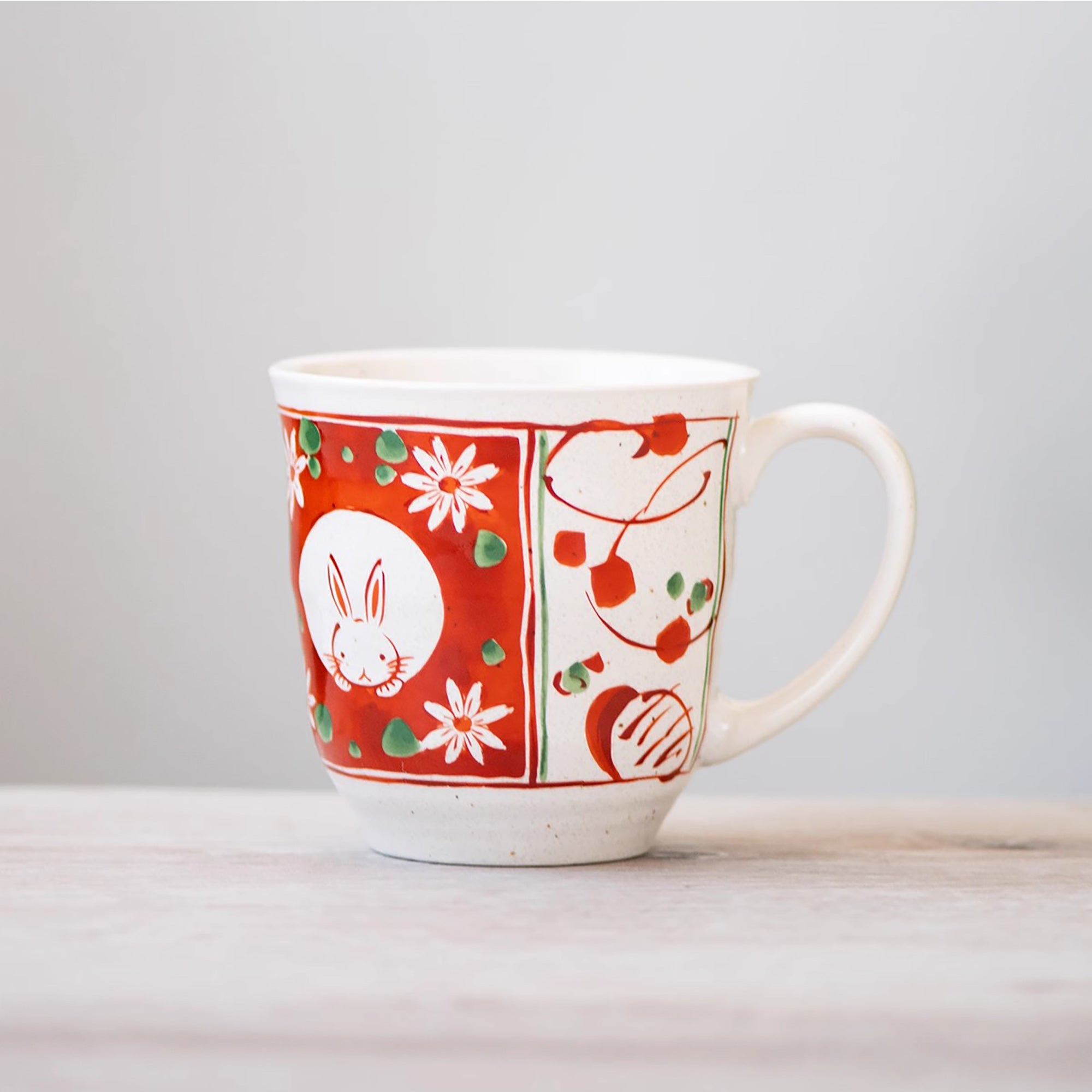 Mug en céramique Mino-yaki avec motif lapin fleuri