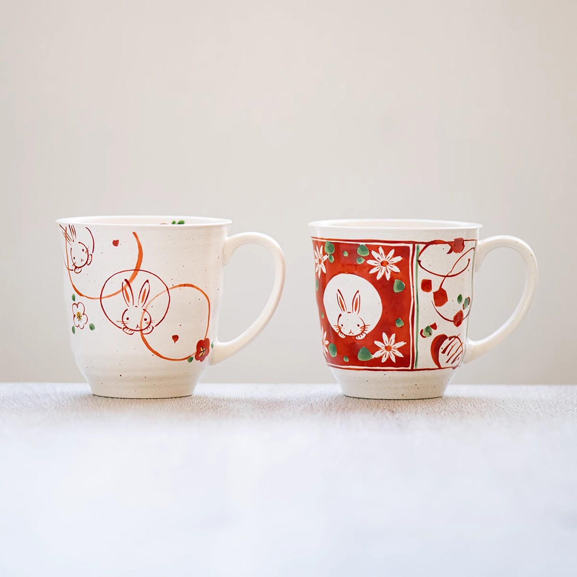 Mug en céramique Mino-yaki avec motif lapin fleuri