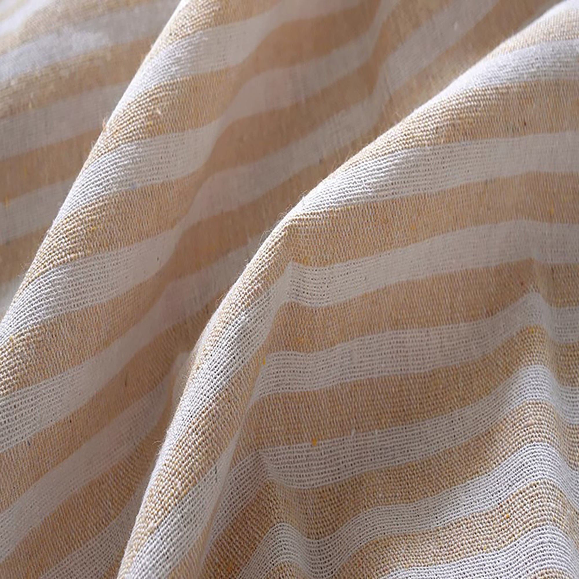 Nappe en lin et coton rayée de style minimaliste