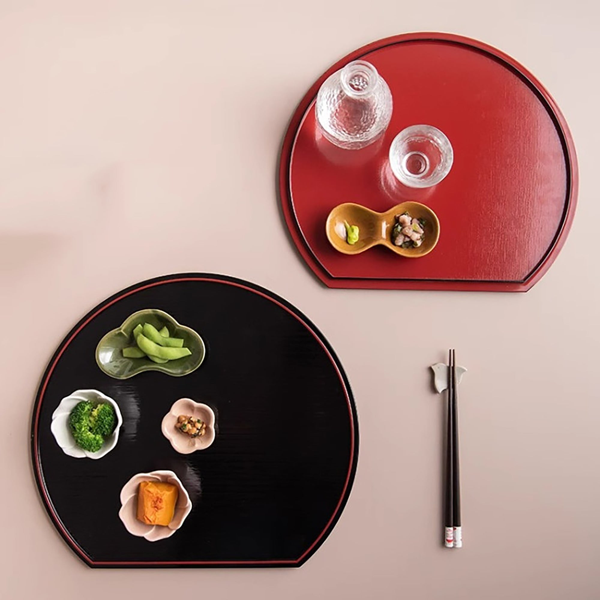 Plateau demi-lune japonais en laque Kishu