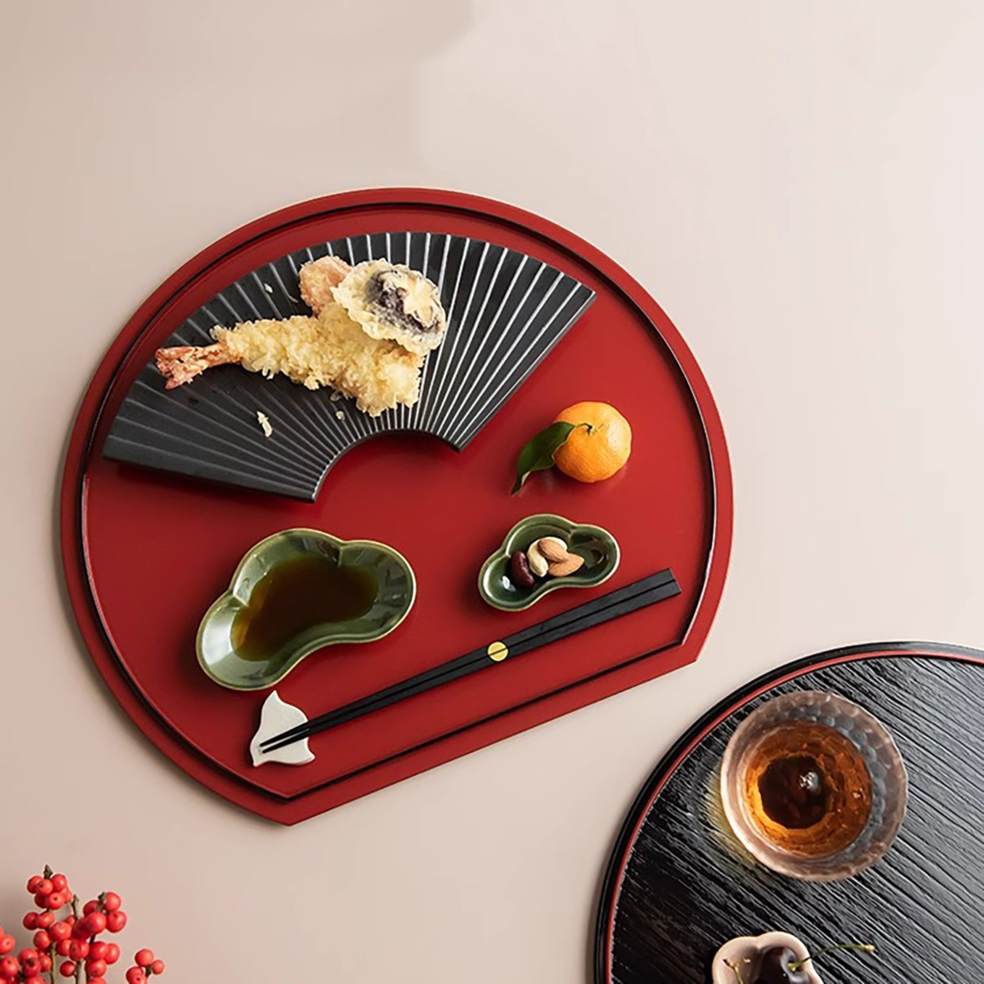 Plateau demi-lune japonais en laque Kishu