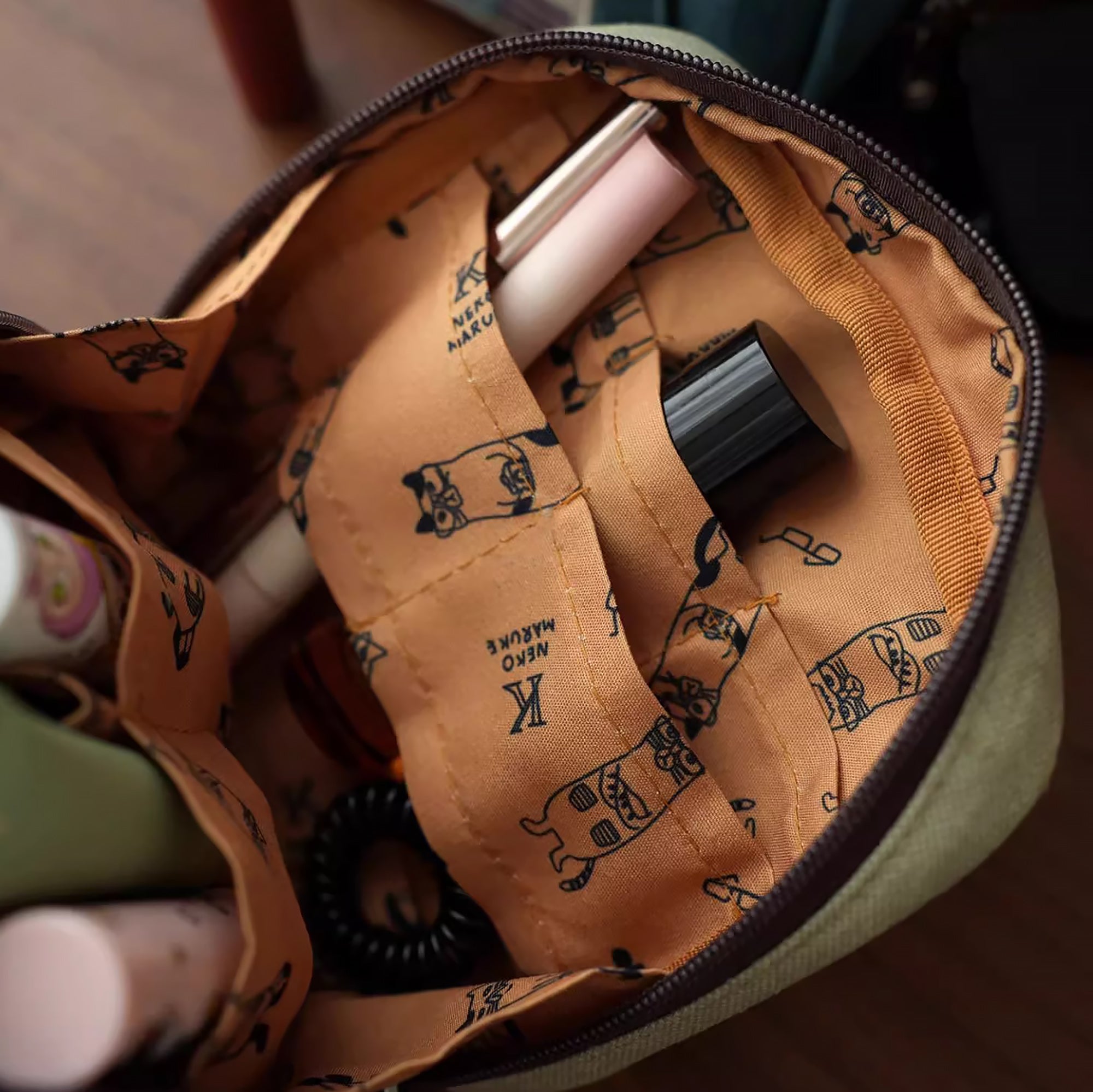 Trousse de rangement avec broderie chat Kusuguru