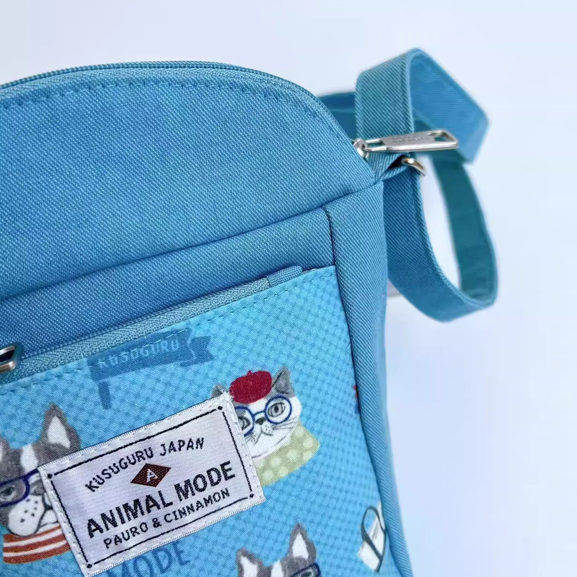 Sac bandoulière compact Kusuguru avec chat brodé