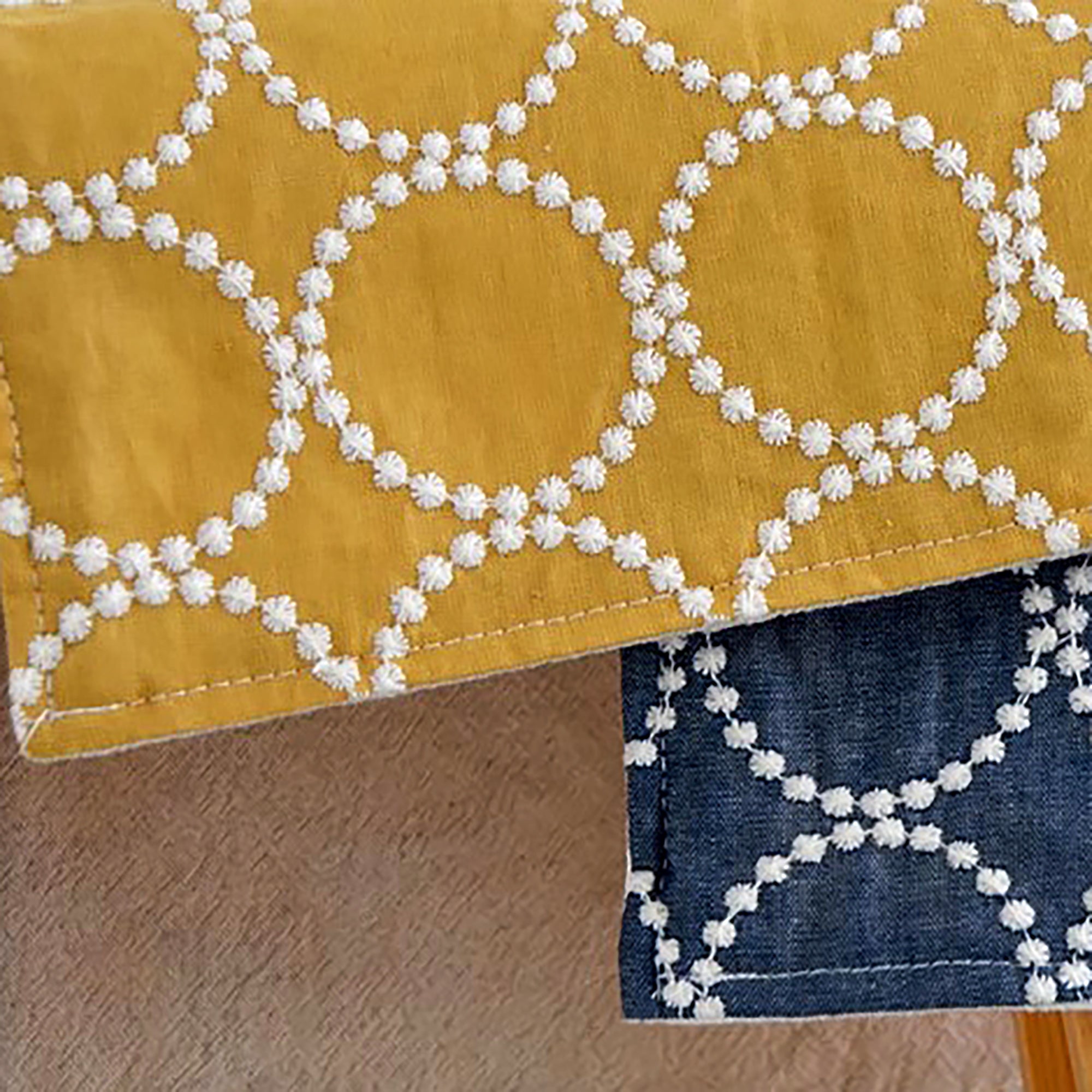 Serviette de table brodée en lin et coton lavé