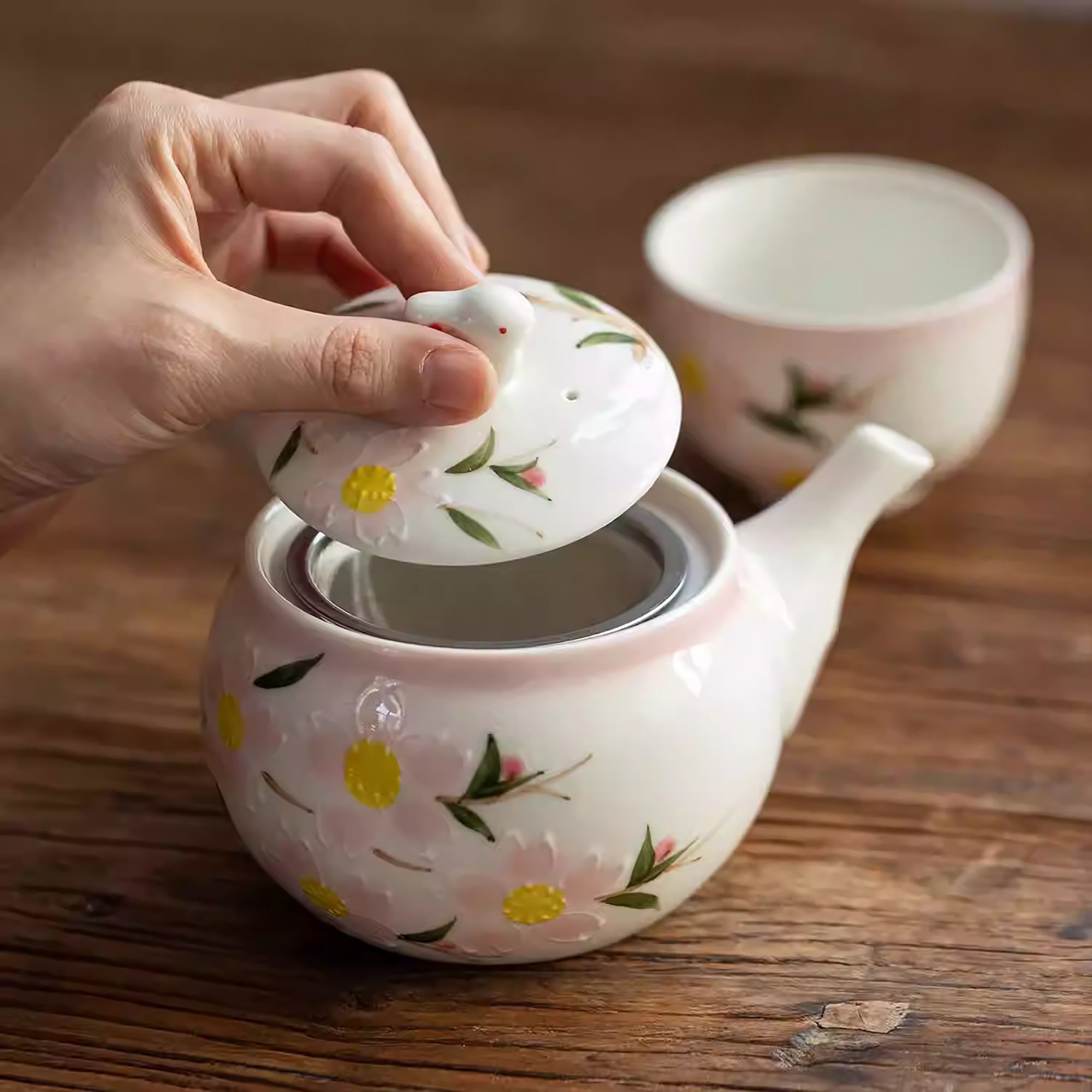 Théière en céramique Seto-yaki à motifs de fleurs de cerisier