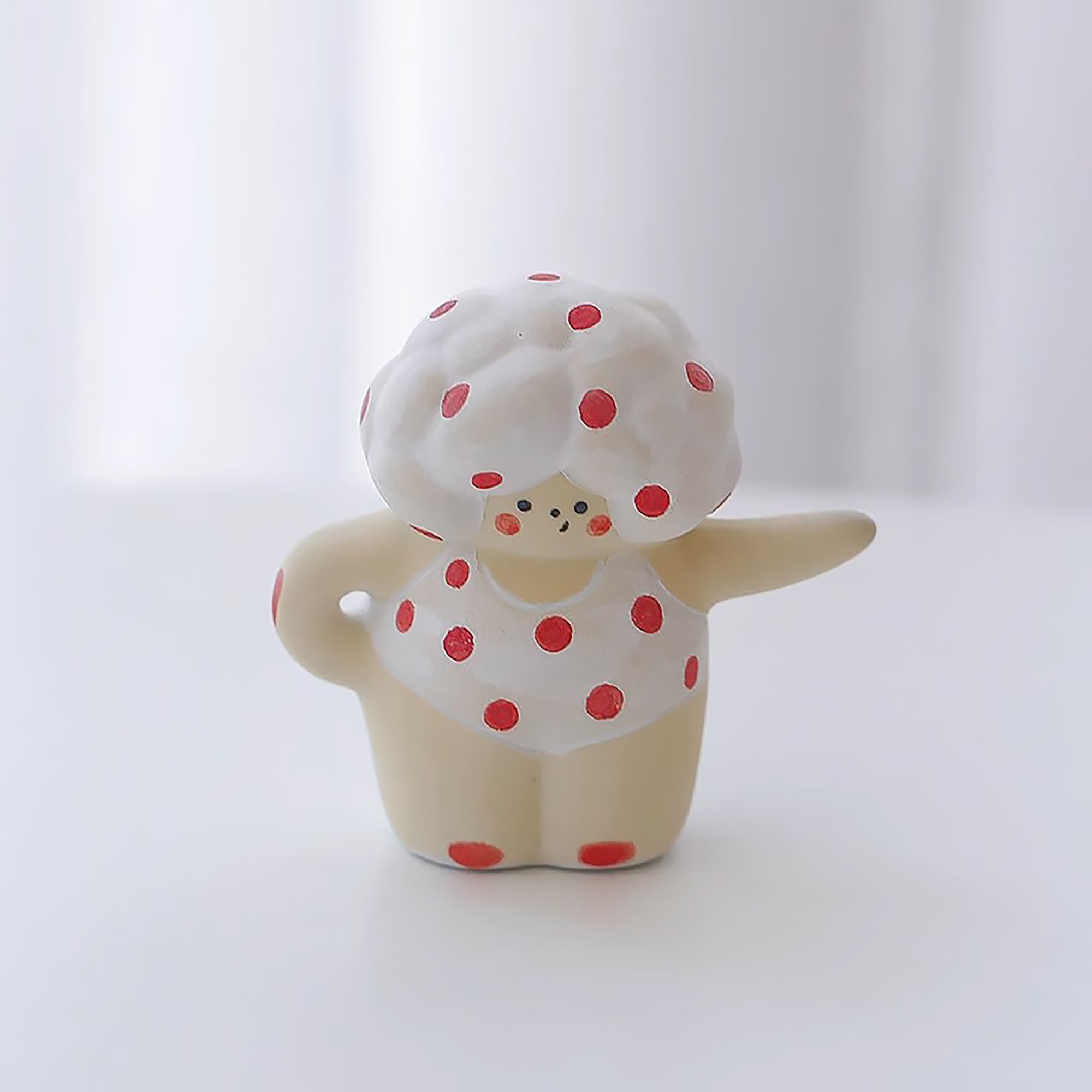 Figurine poupée artisanale en céramique faite à la main
