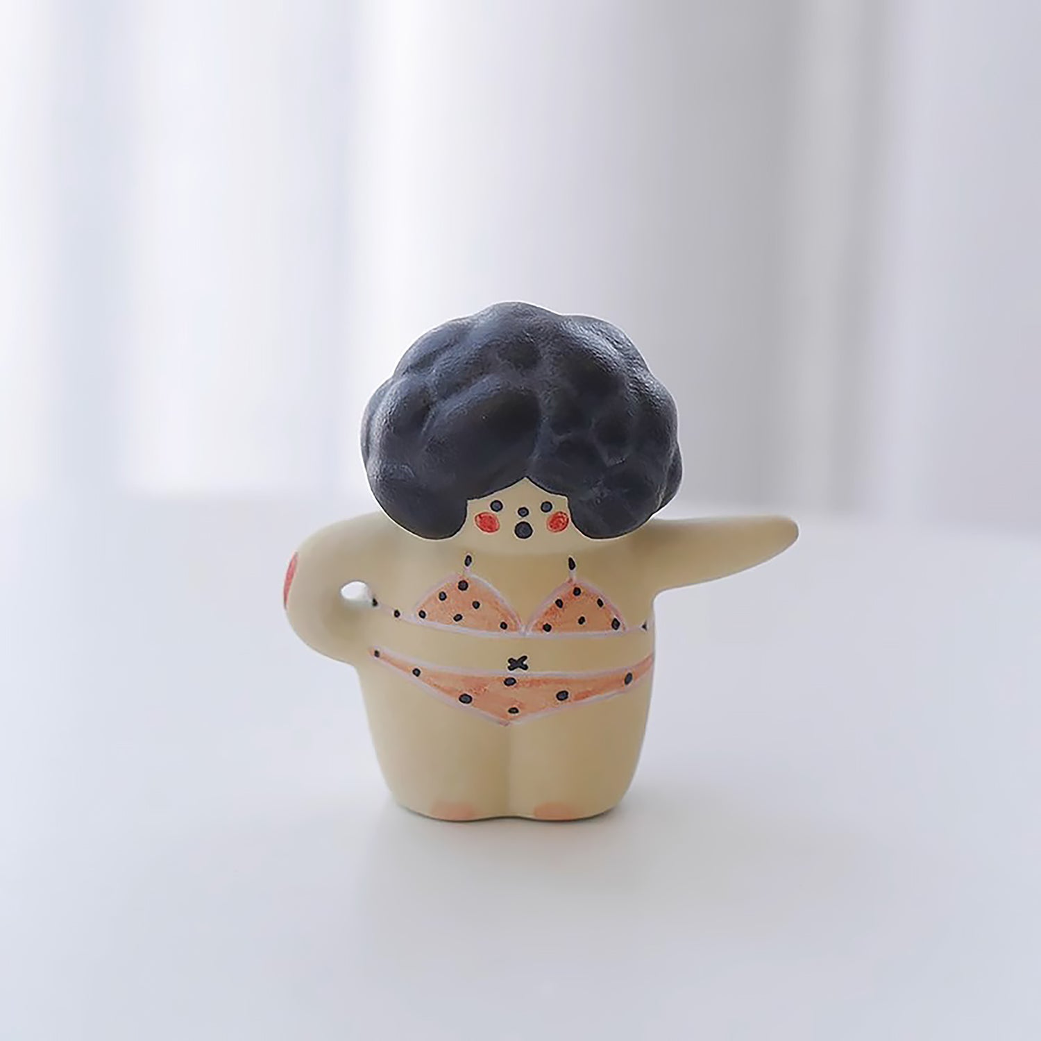 Figurine poupée artisanale en céramique faite à la main