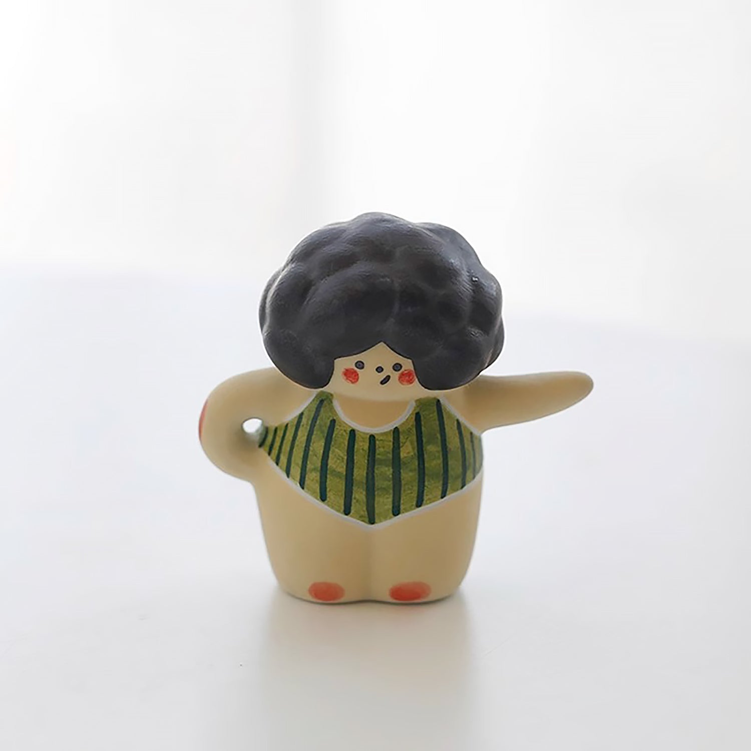 Figurine poupée artisanale en céramique faite à la main