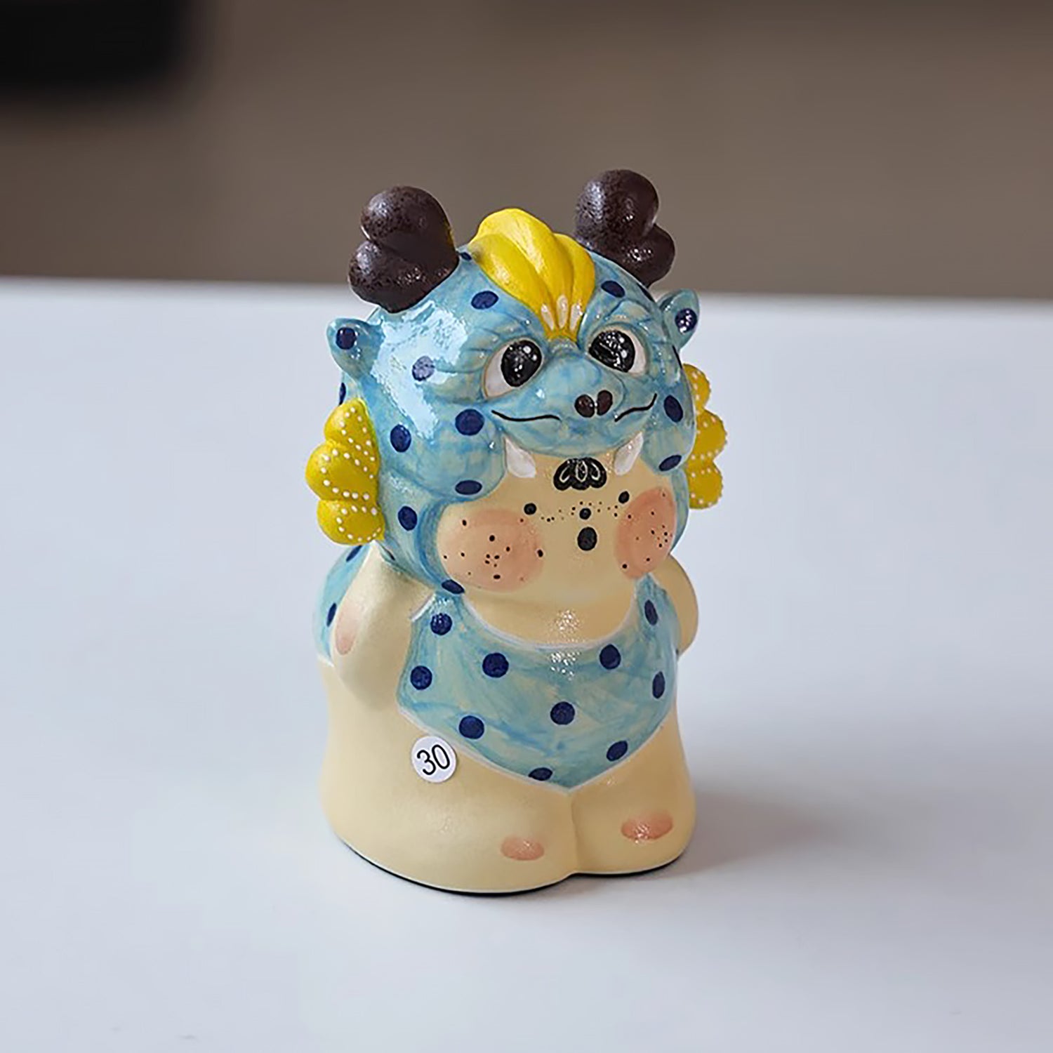 Figurine poupée artisanale en céramique faite à la main