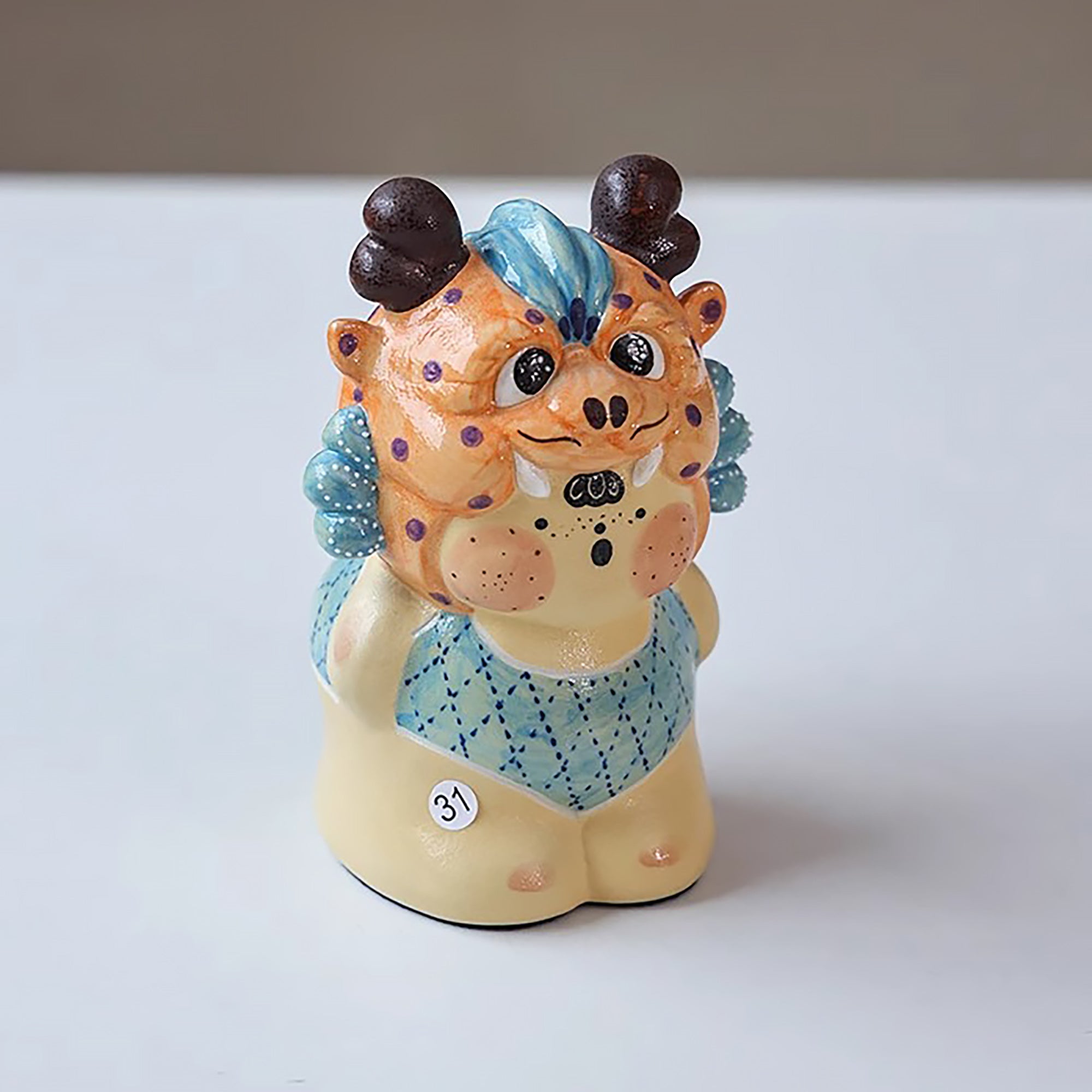 Figurine poupée artisanale en céramique faite à la main