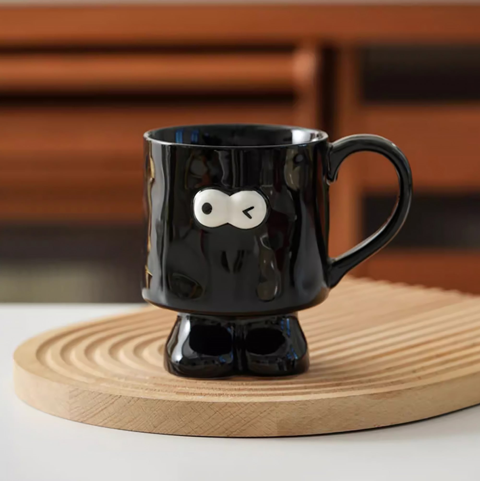 Mug en céramique sur pied motif emoji yeux ronds