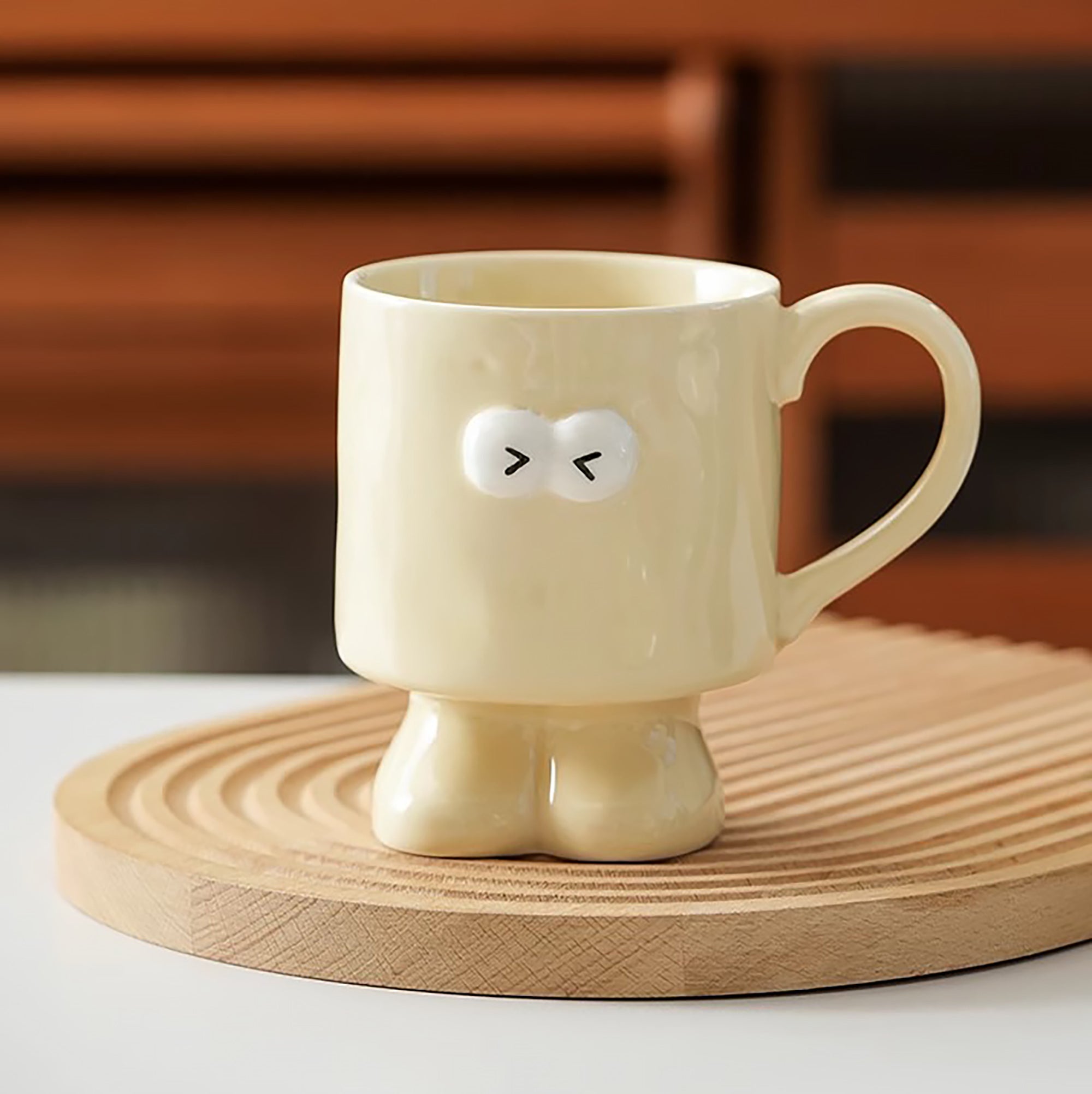 Mug en céramique sur pied motif emoji yeux ronds