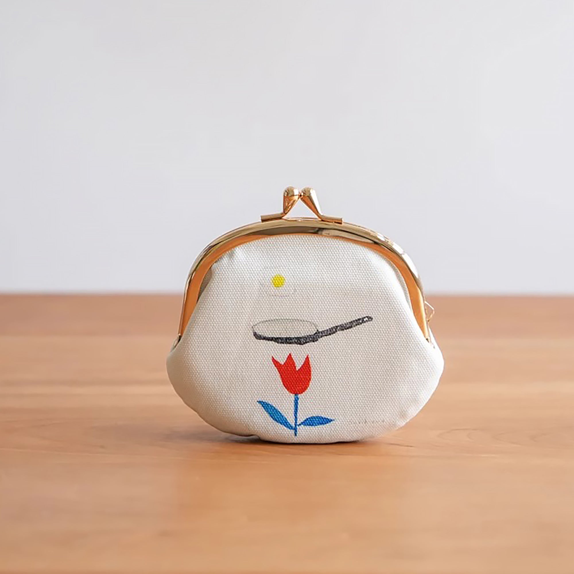 Pochette à fermoir illustrée par Nishi Shuku