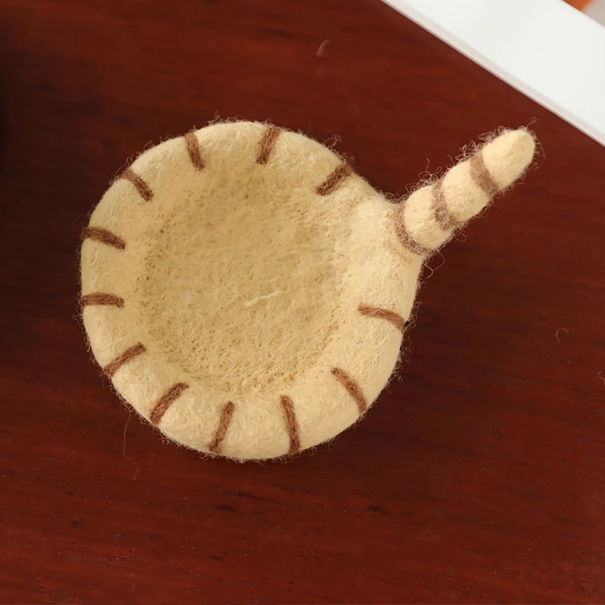 Dessous de verre en feutre de laine avec motif queue de chat