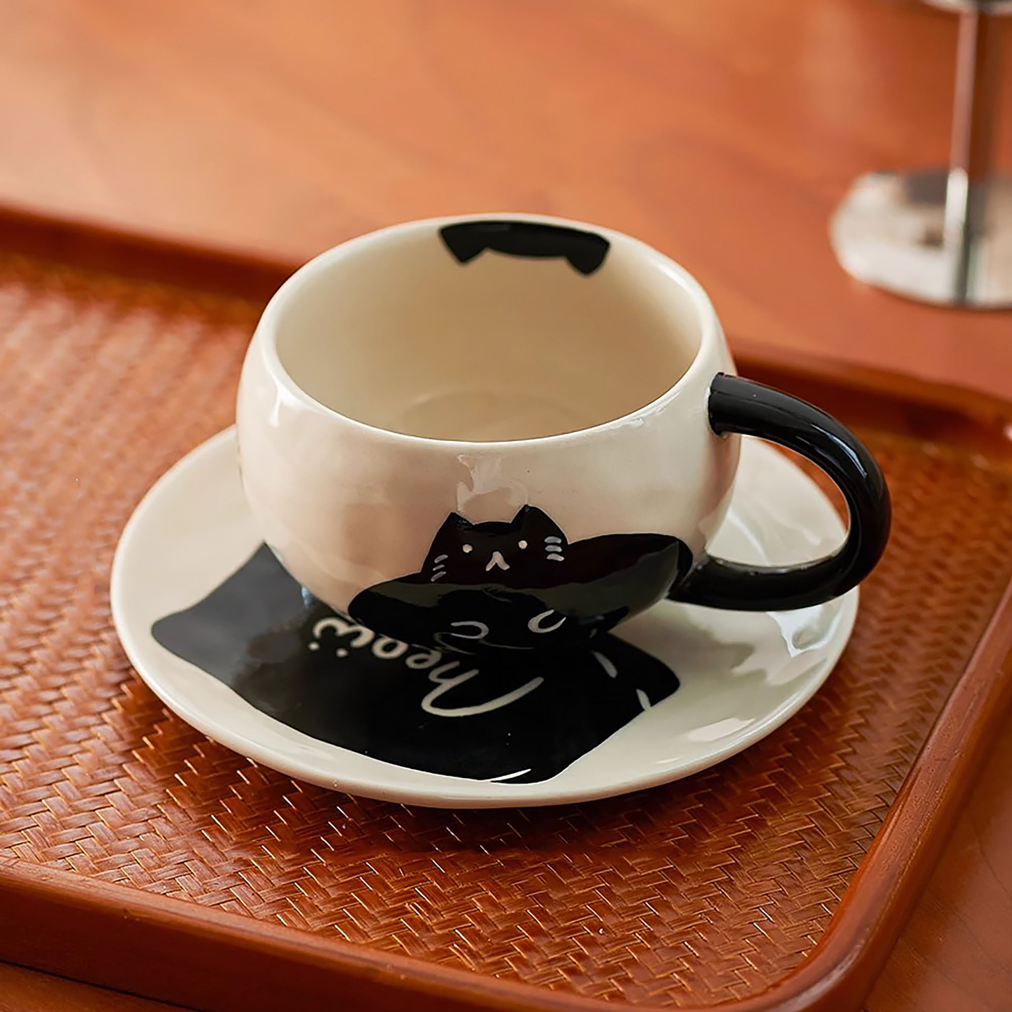 Tasse à café en céramique avec soucoupe