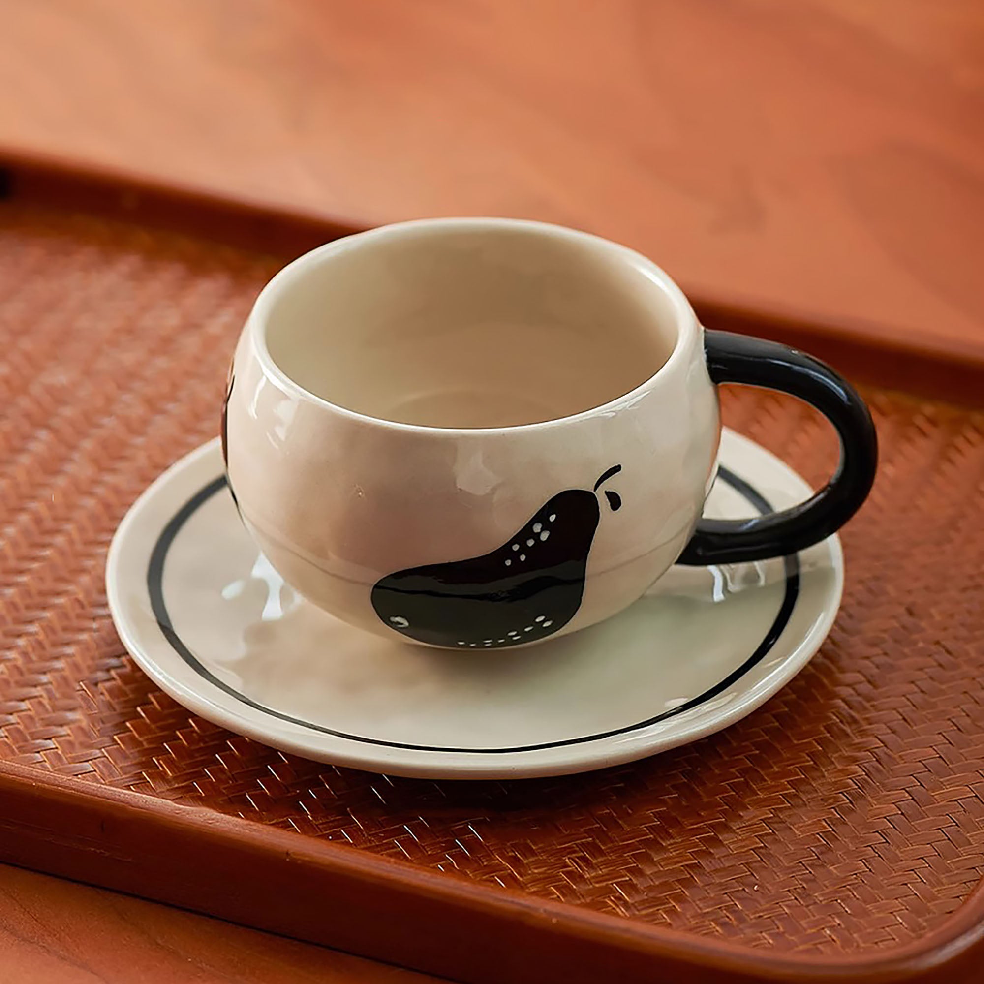 Tasse à café en céramique avec soucoupe