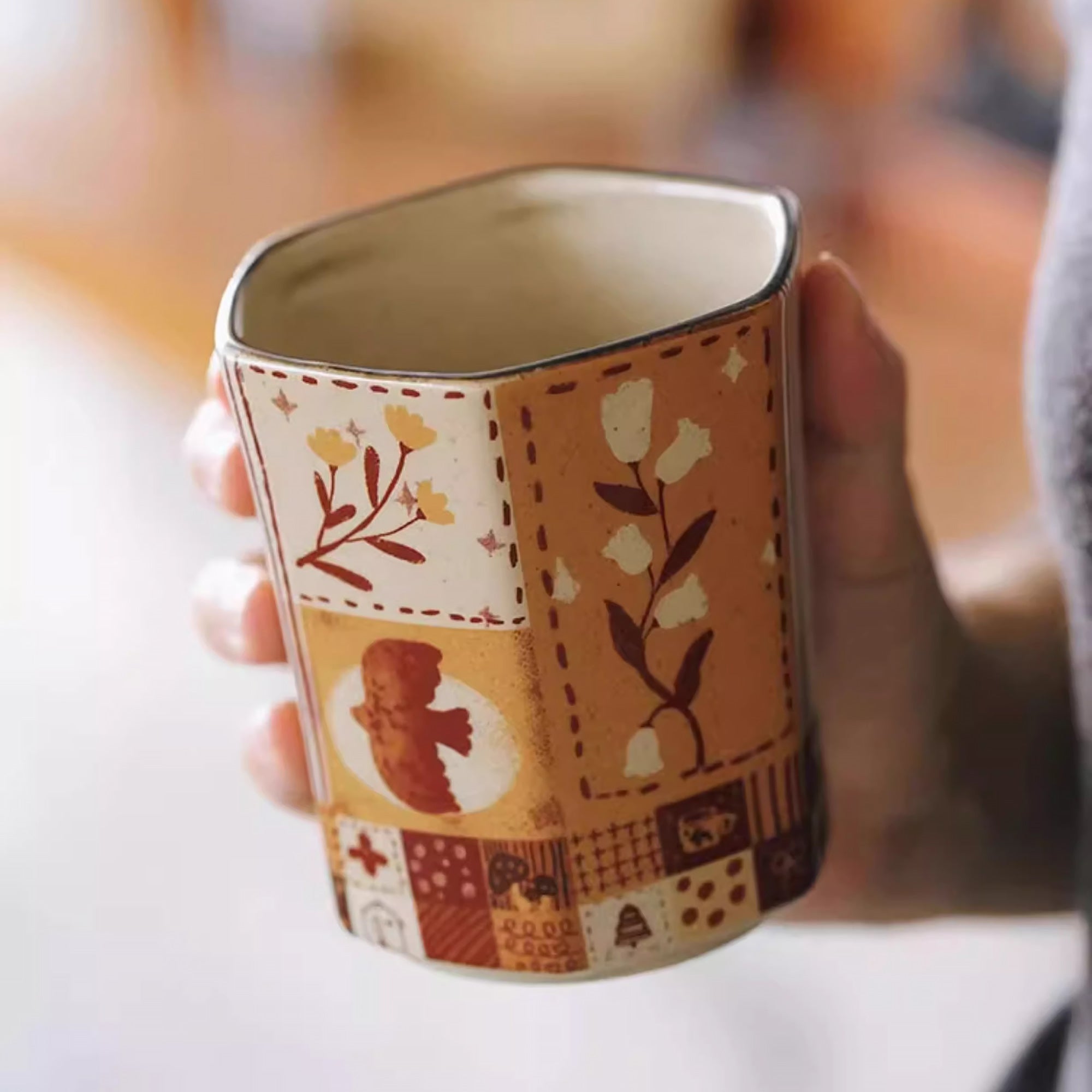 Tasse hexagonale en céramique