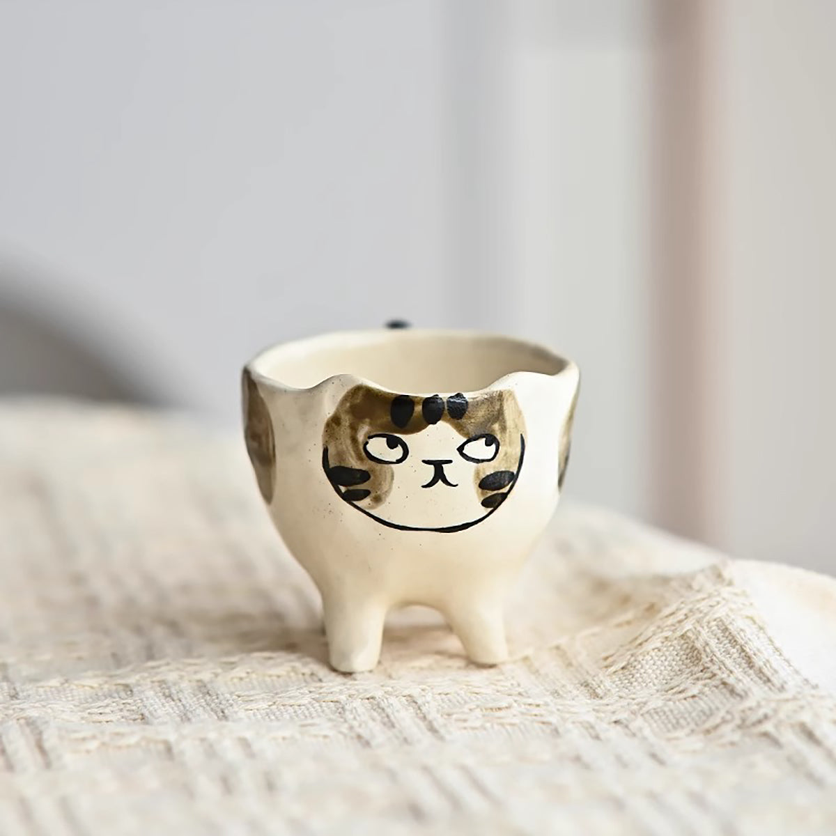 Tasse à saké en céramique fait main avec forme chat mignon