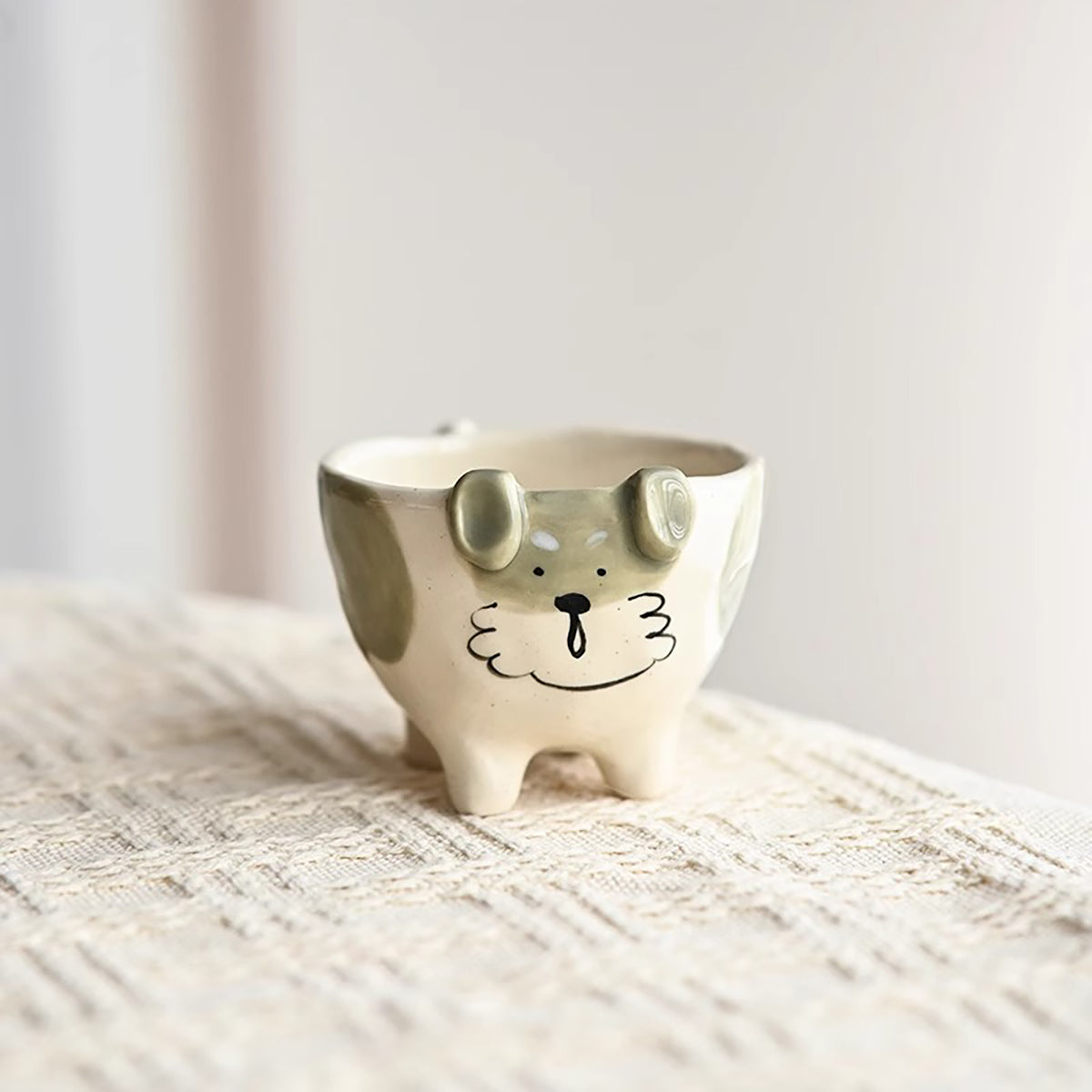 Tasse à saké en céramique fait main avec forme chat mignon