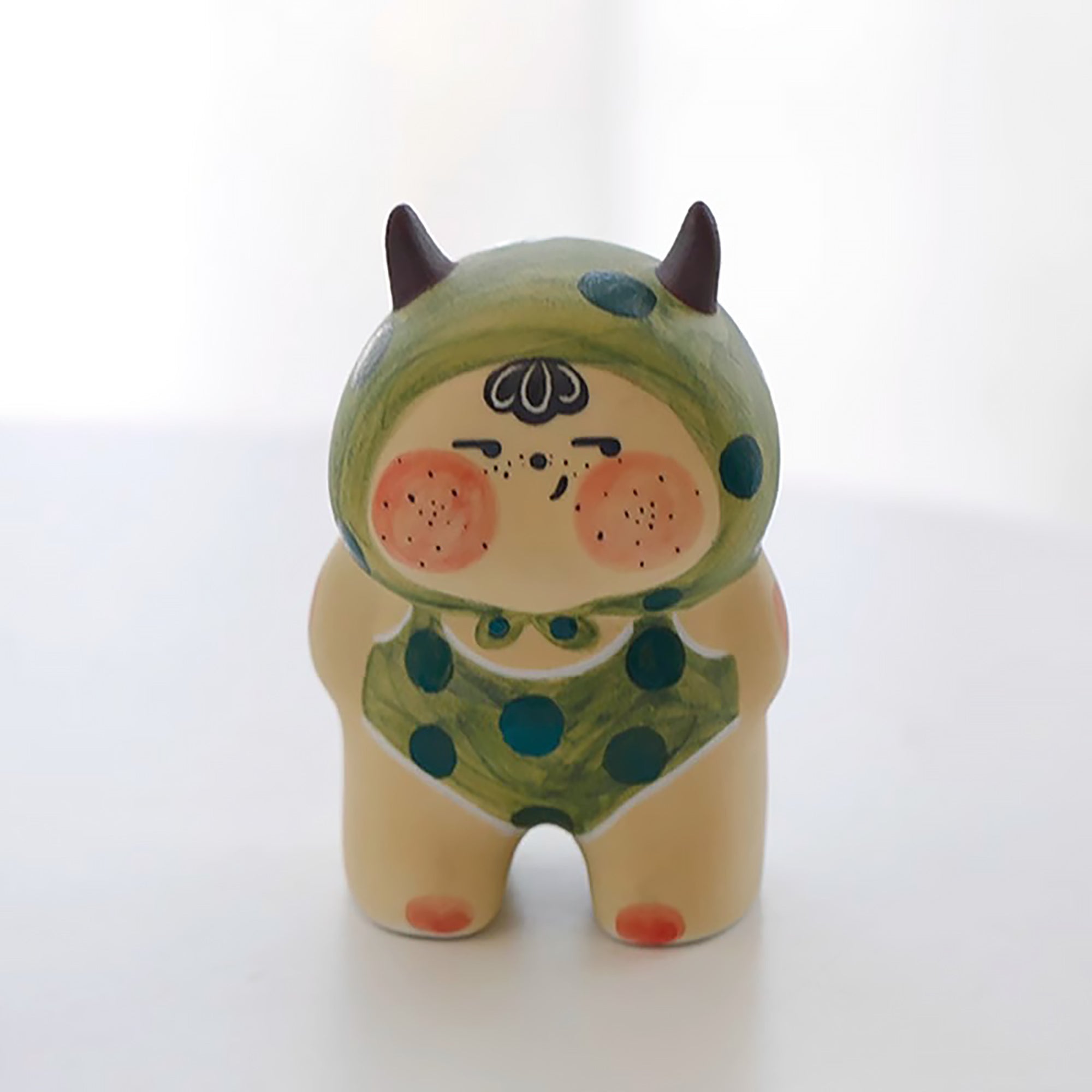 Figurine poupée artisanale en céramique faite à la main