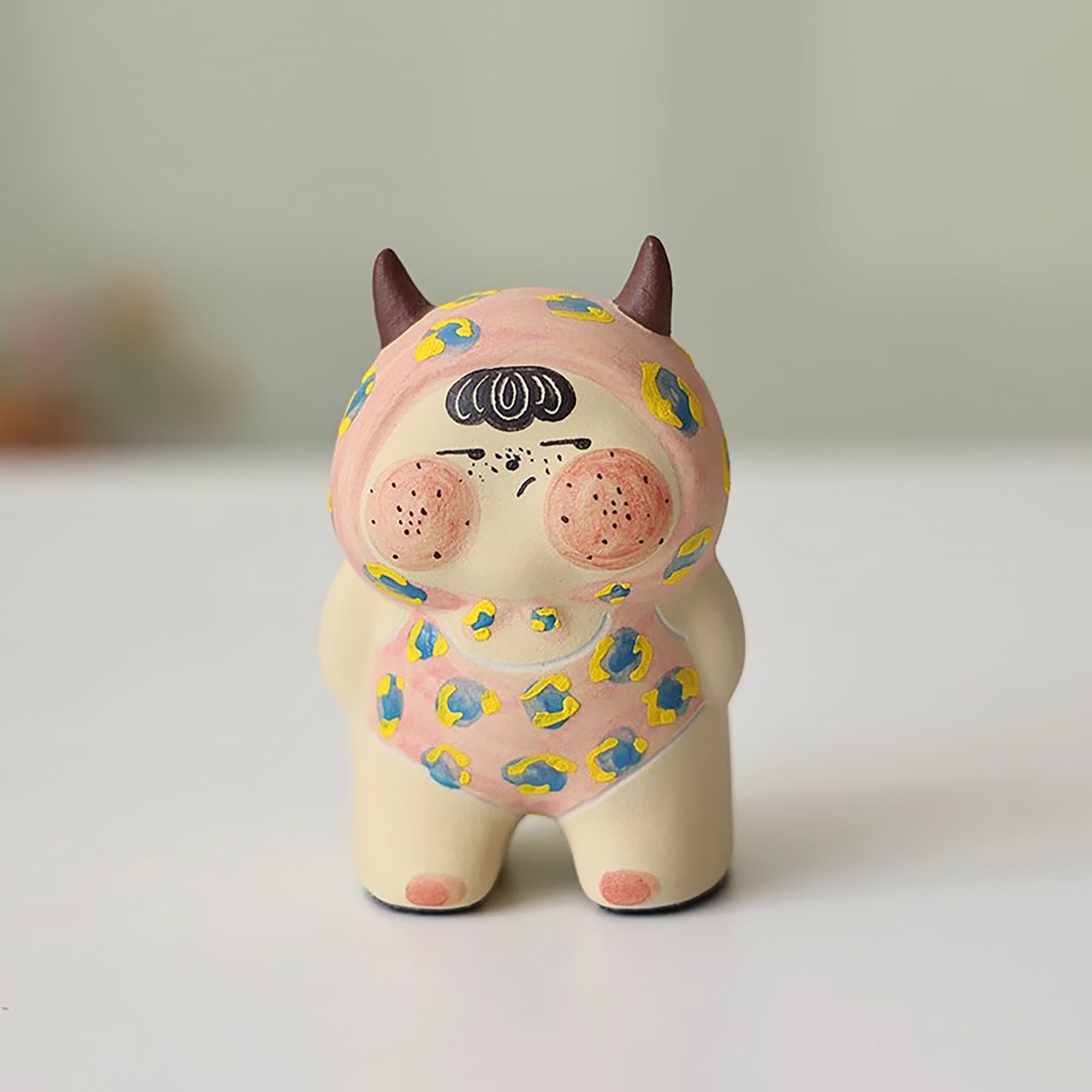 Figurine poupée artisanale en céramique faite à la main