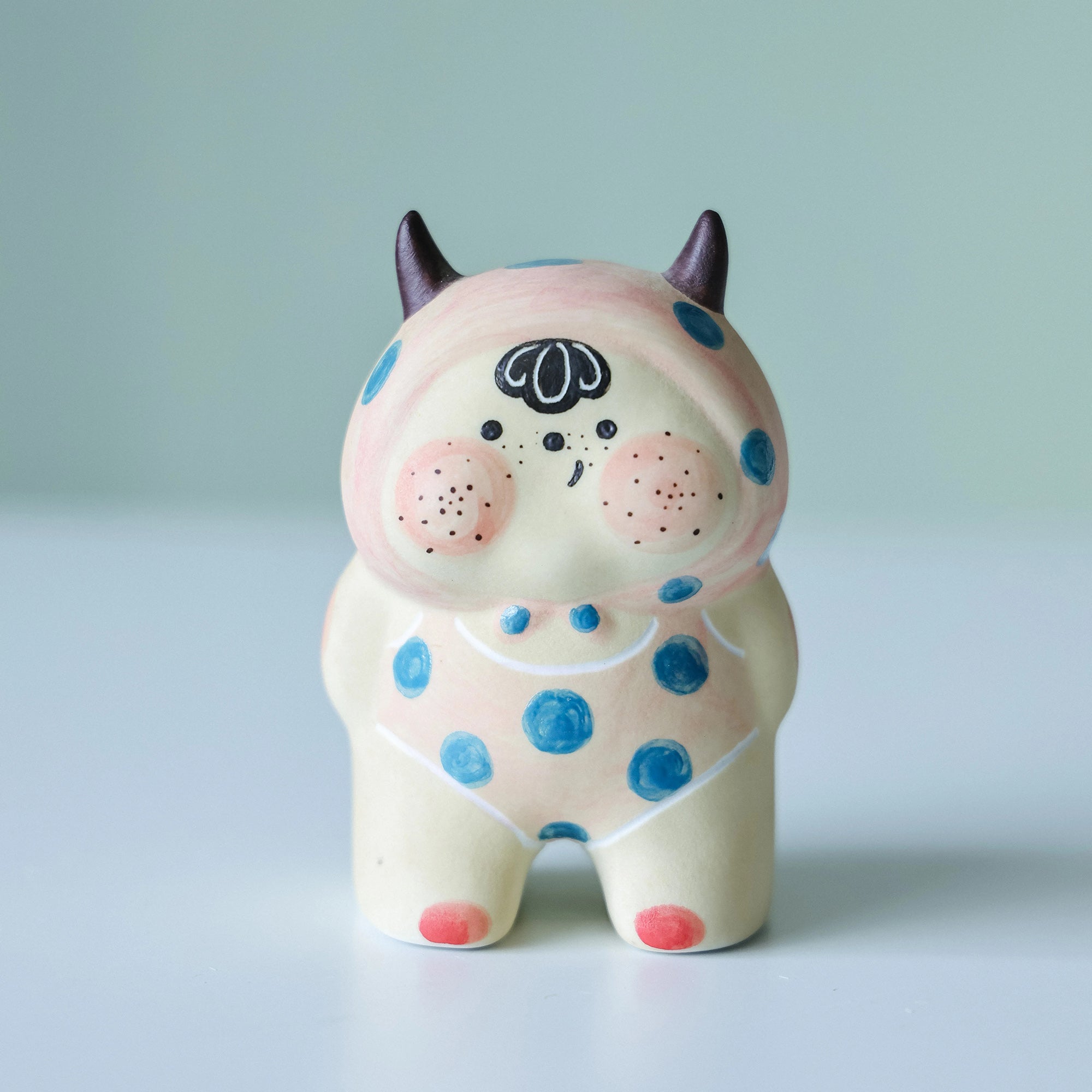 Figurine poupée artisanale en céramique faite à la main