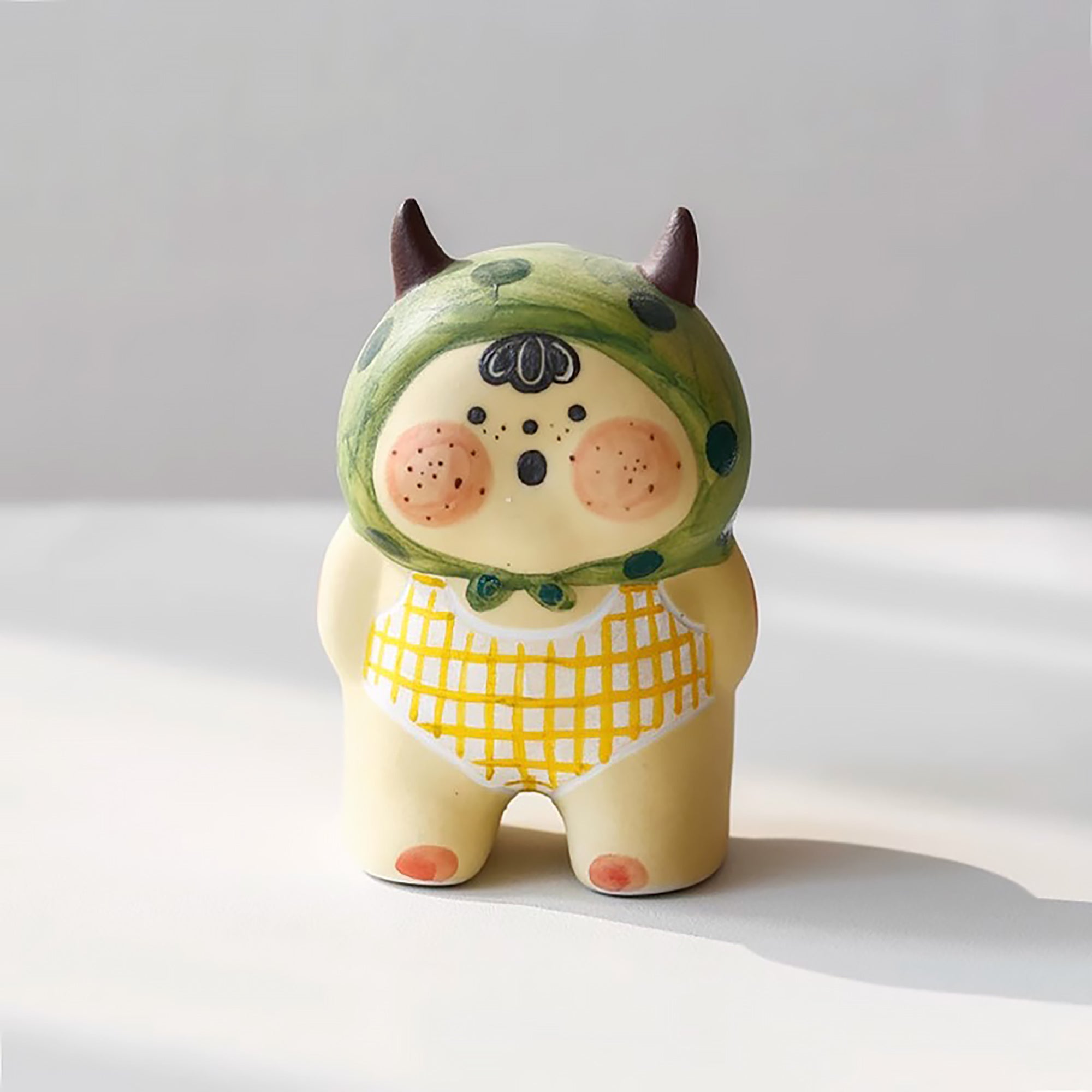 Figurine poupée artisanale en céramique faite à la main