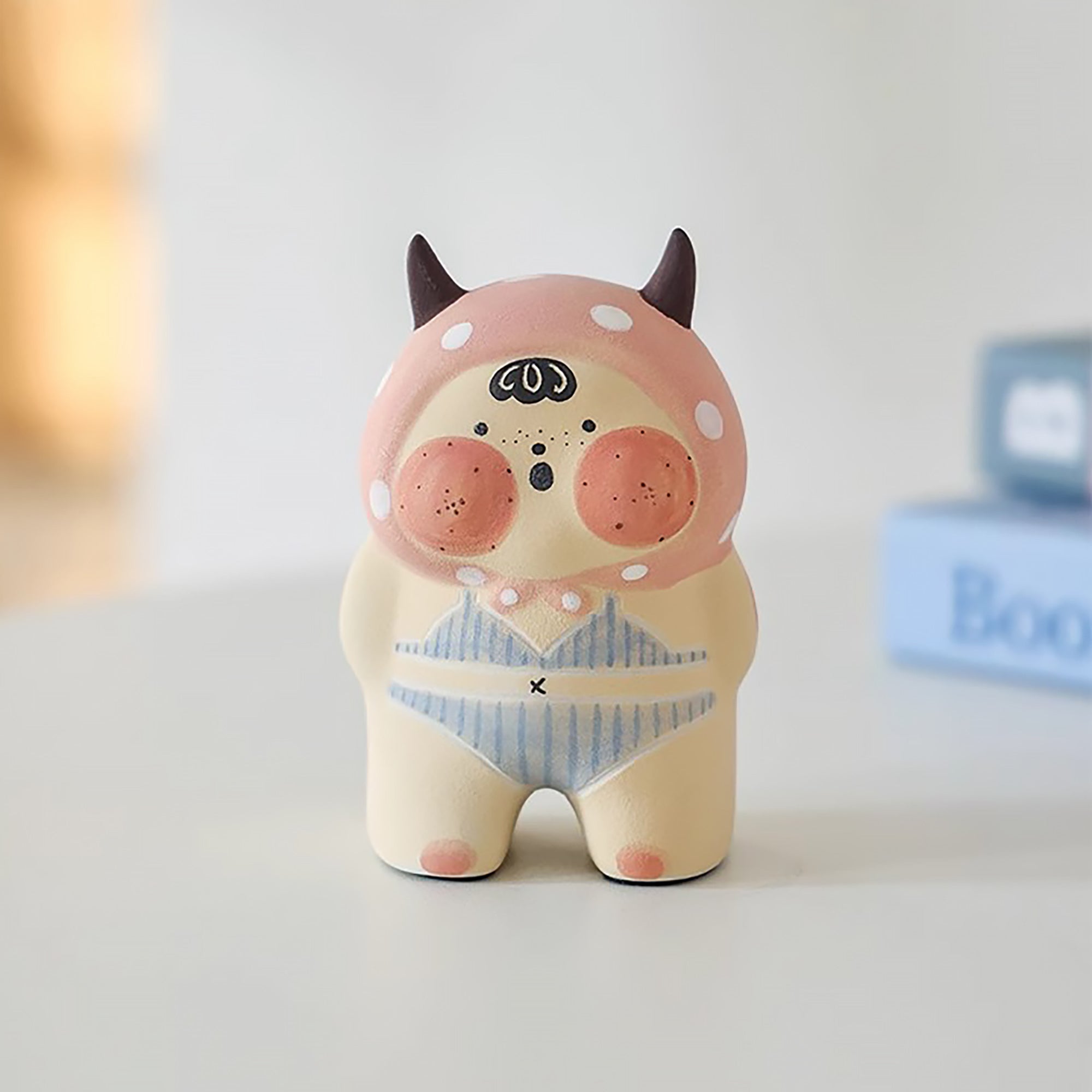 Figurine poupée artisanale en céramique faite à la main