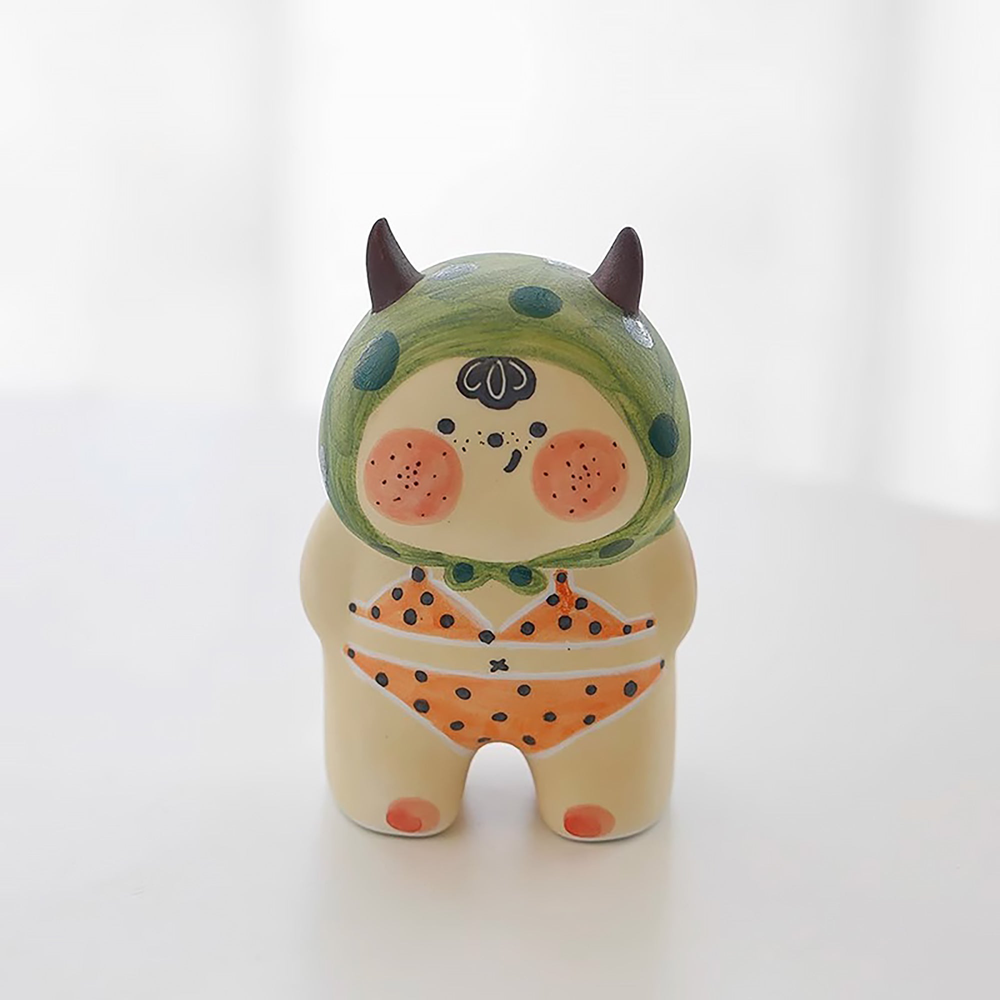 Figurine poupée artisanale en céramique faite à la main